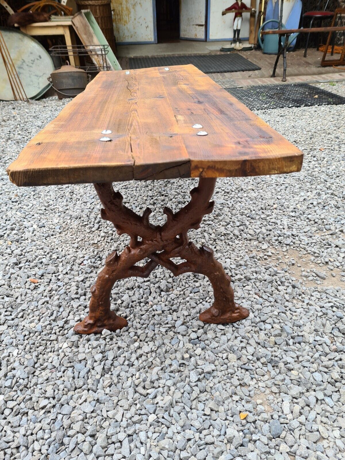 Garden bench in cast iron and wood
