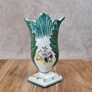 Petit vase en faïence signé Figas – décor fleuri peint à la main
