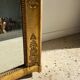 Miroir doré style Restauration à décor de palmettes étirées
