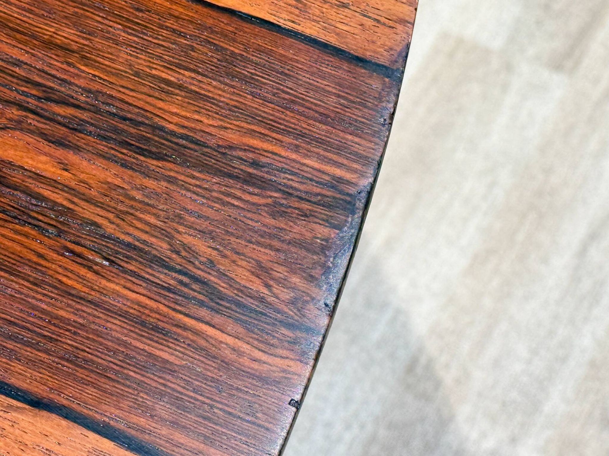 Mid-Century Arkana Round Dining Table in Brazilian Rosewood
