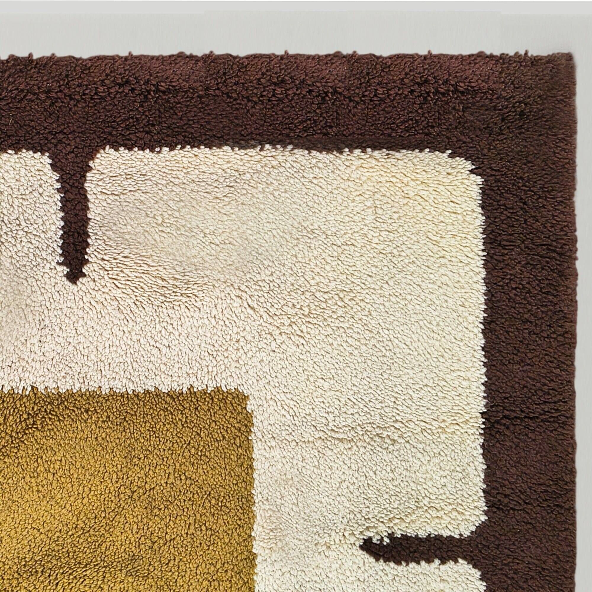 1970s gorgeous geometric space age rug in wool. Made in Italy
