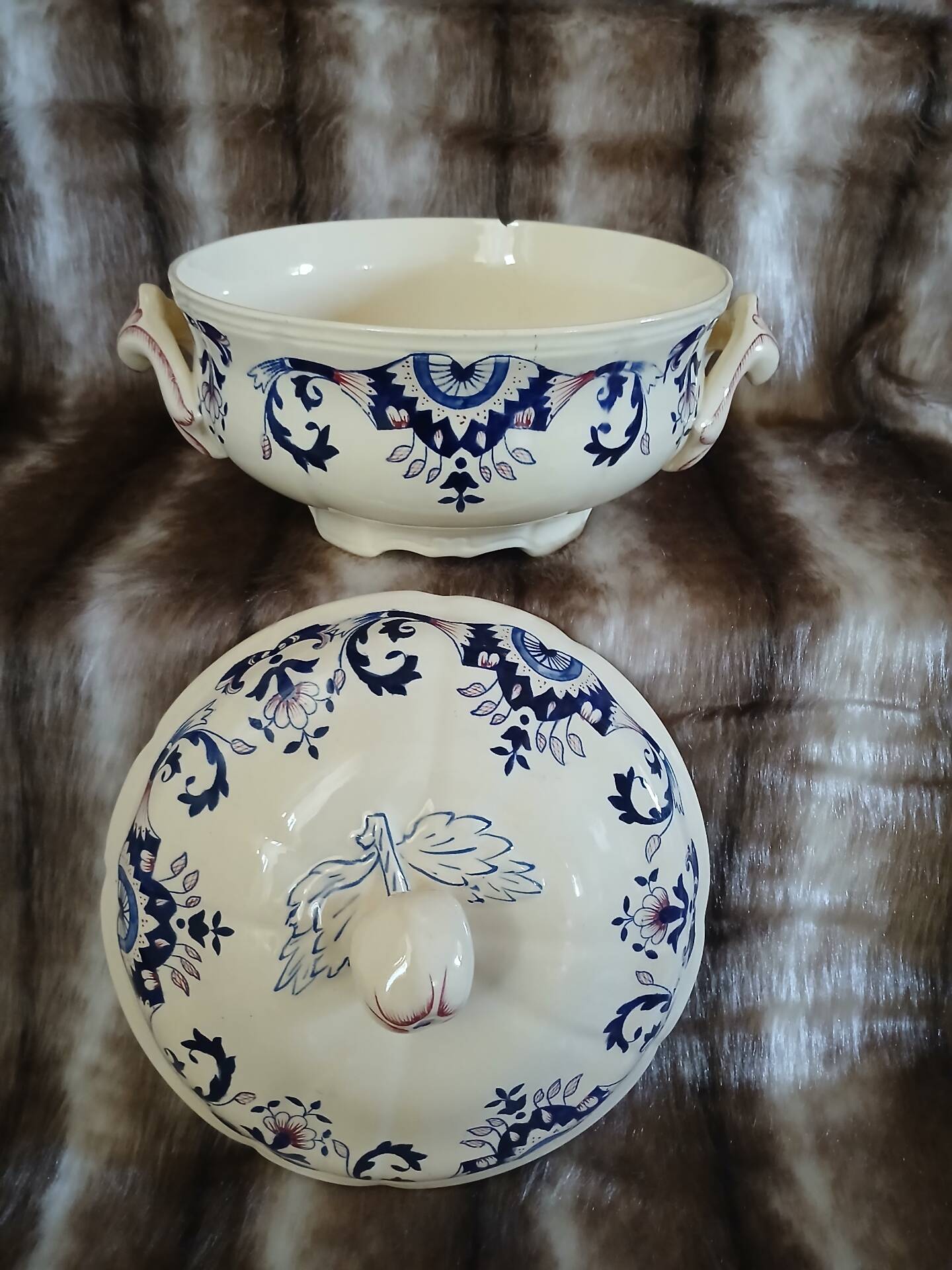 Small soup tureen in Longchamp ironstone.