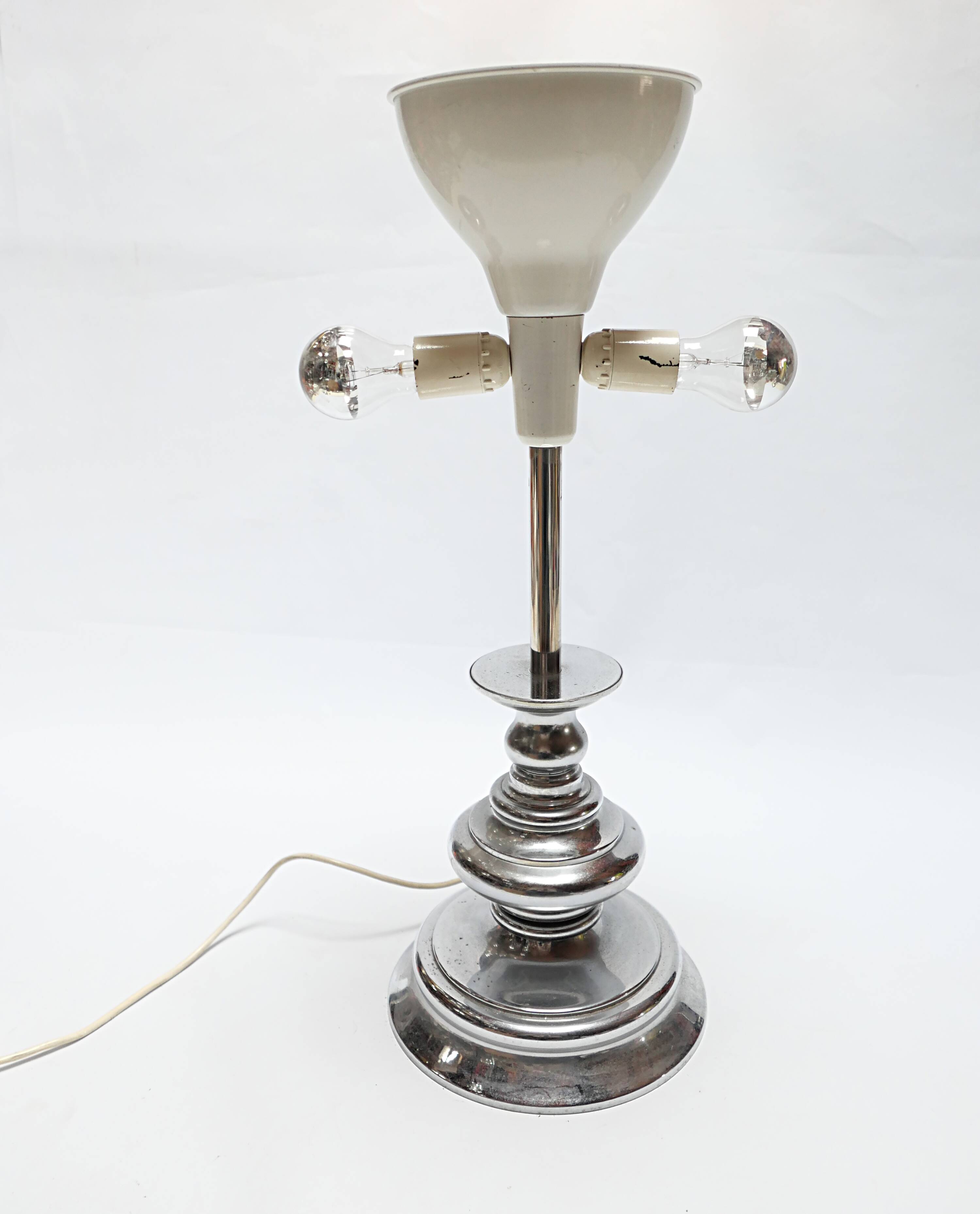 lampe ancienne en métal vintage design 1950 1970