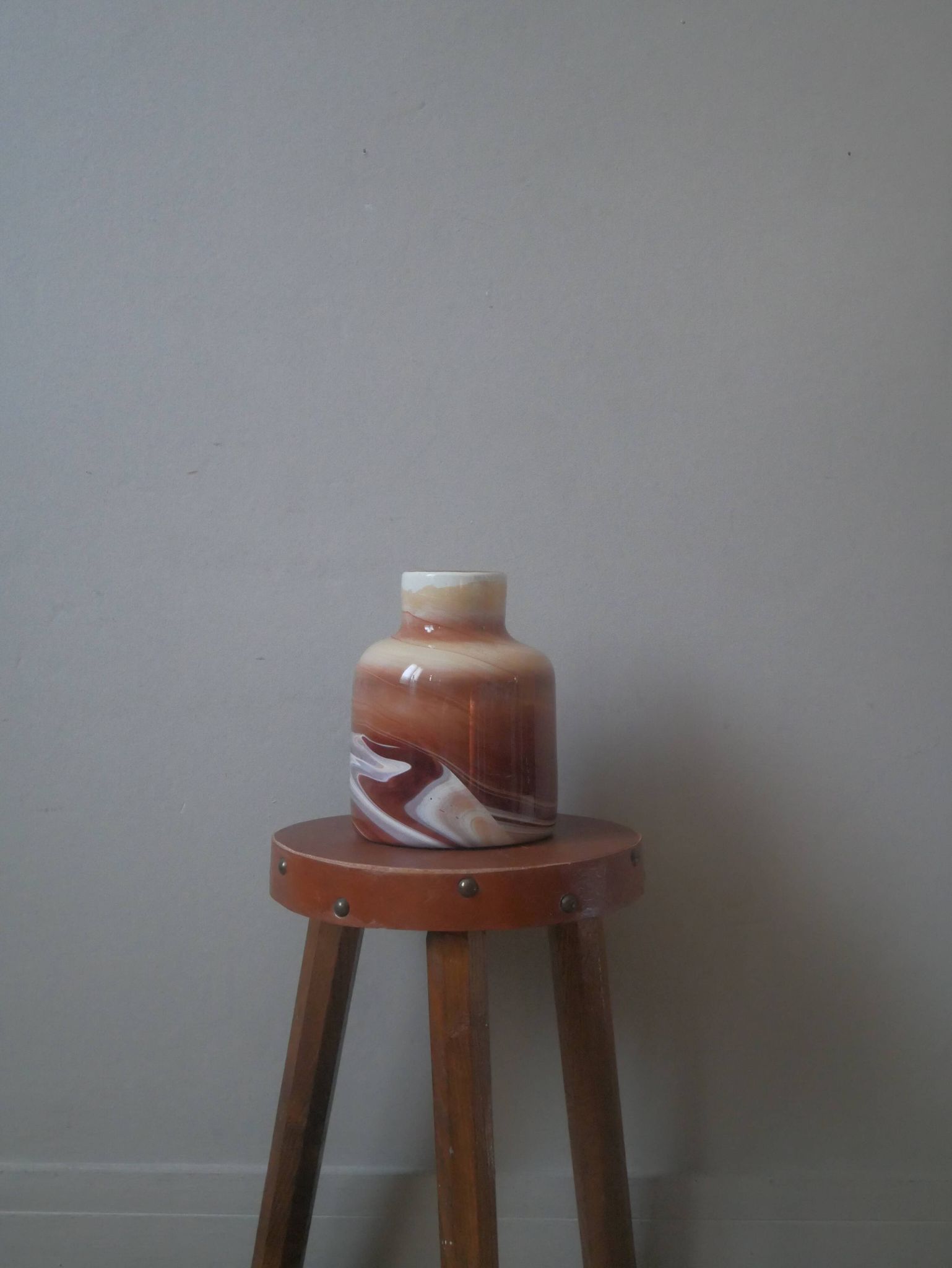 Vase en céramique design contemporain fabrication artisanale forme minimaliste  tons bruns