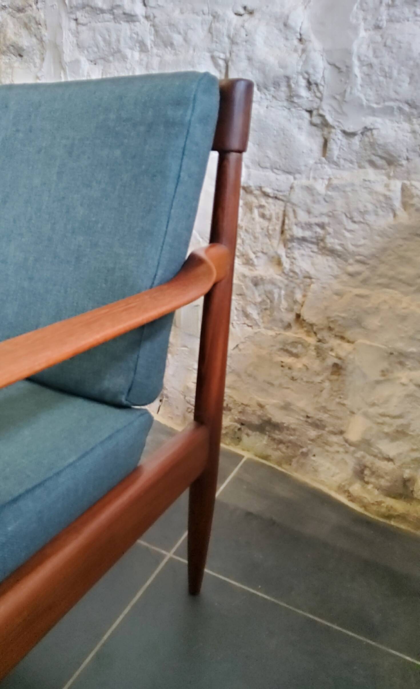 Vintage Scandinavian 3-seater canapé in solid wood