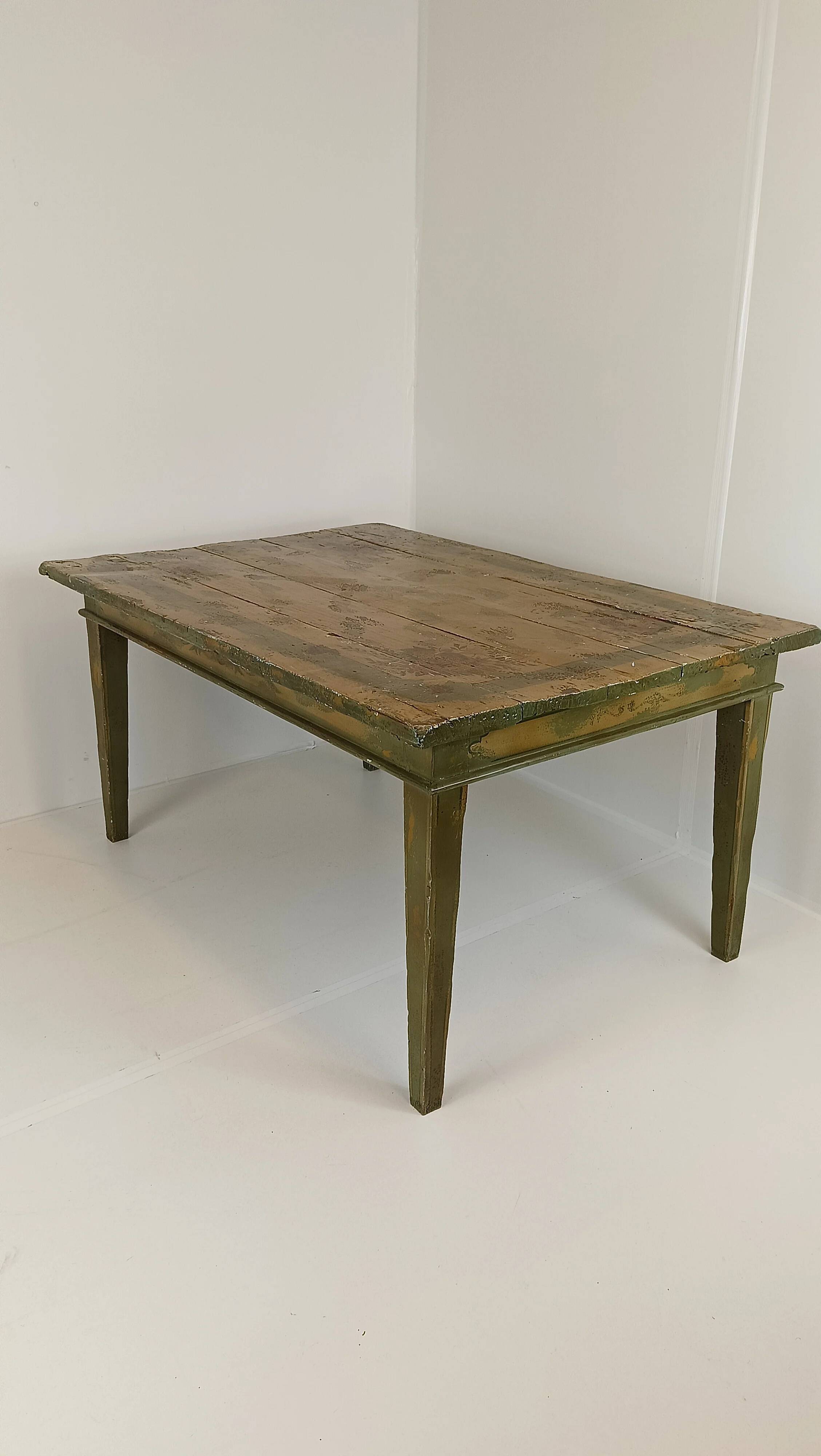 Table à manger suédoise de cuisine ancienne