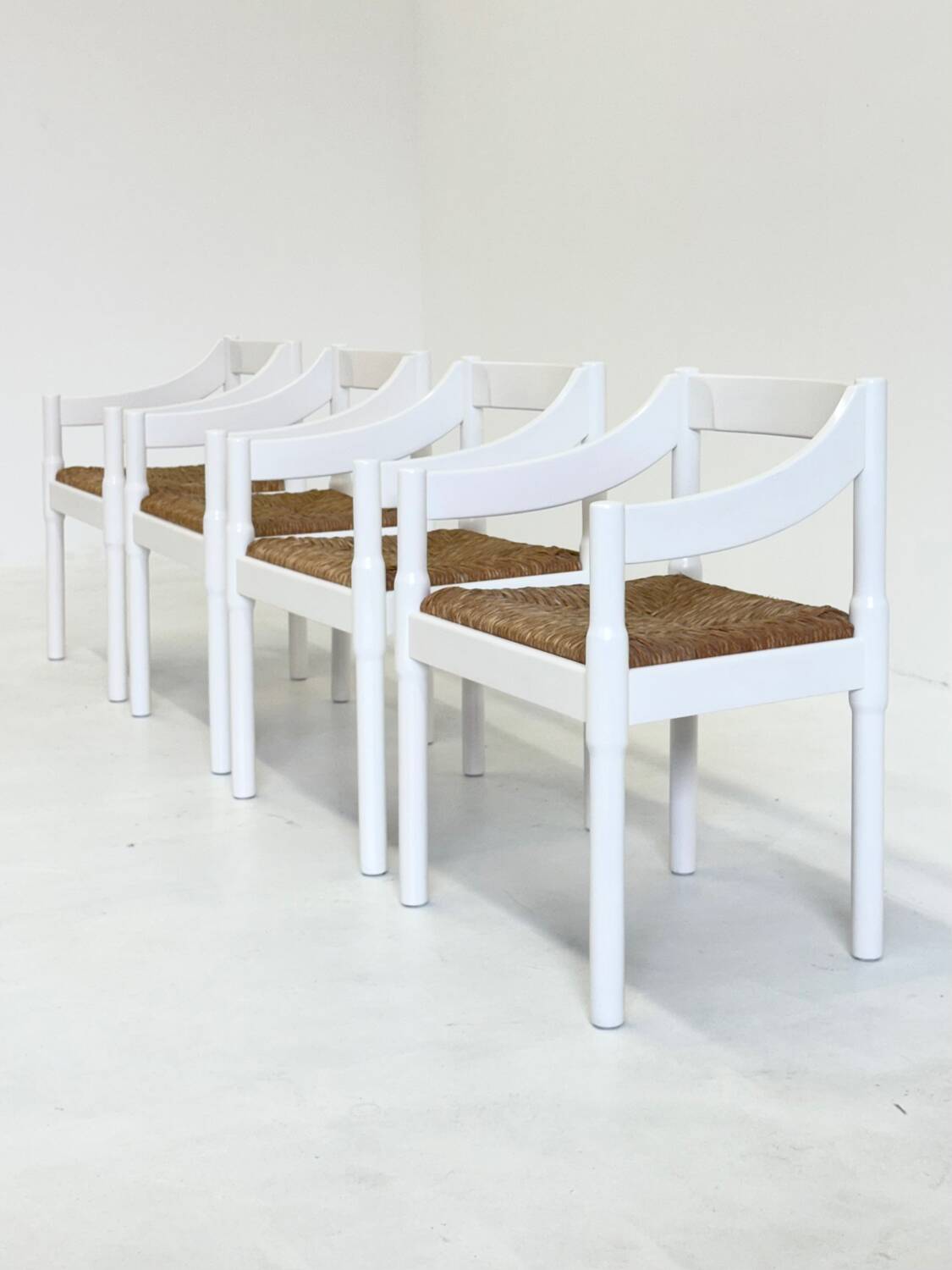 Ensemble de 4 chaises Carimate de Vico Magistretti