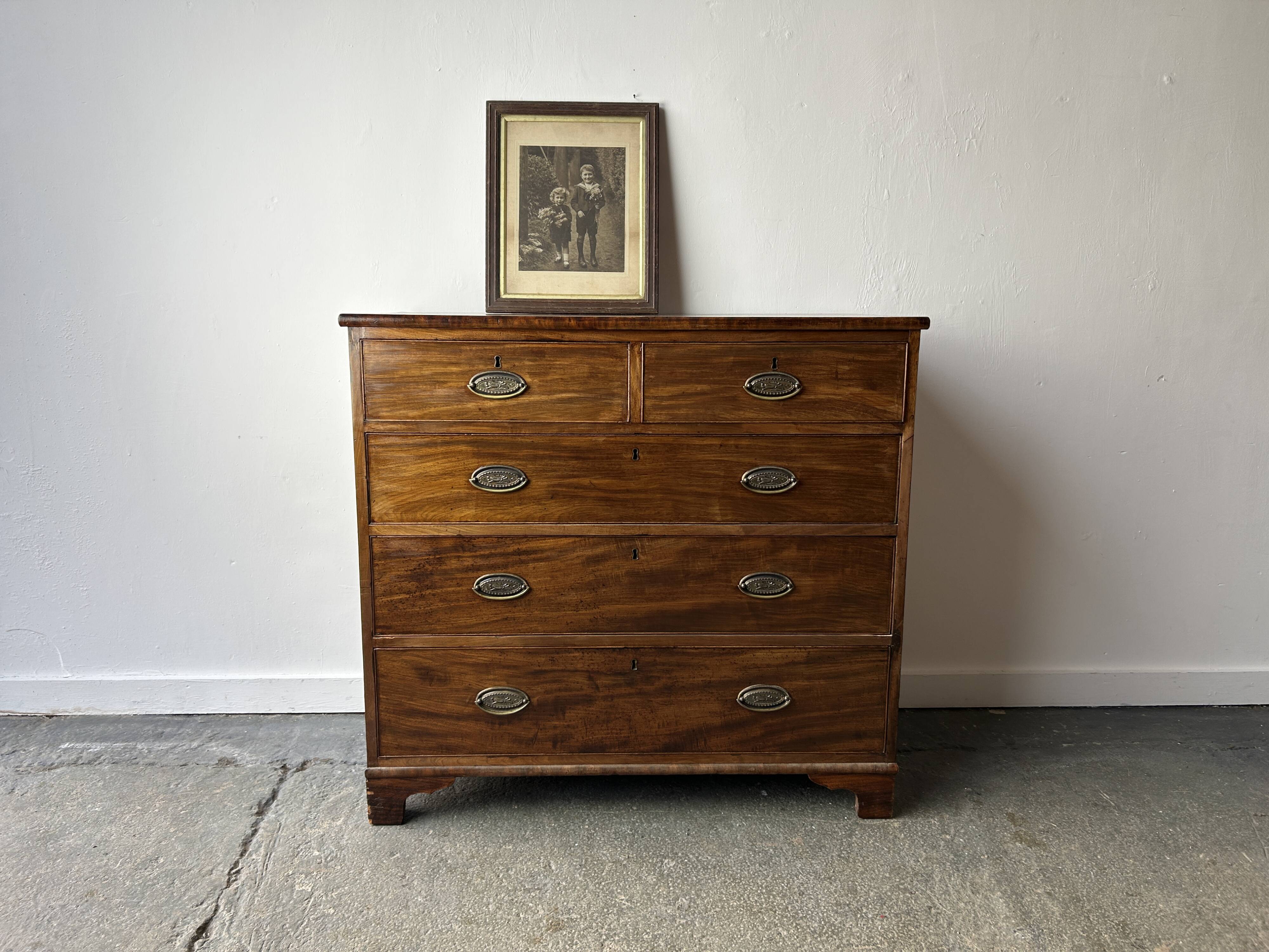 Antique early Victorian 1840–1860 large mahogany chest of drawers