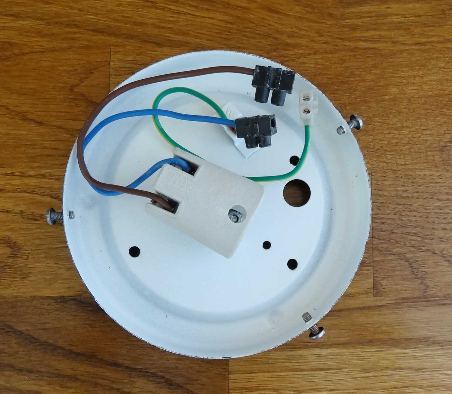 Square ceiling light in transparanting chiseled glass