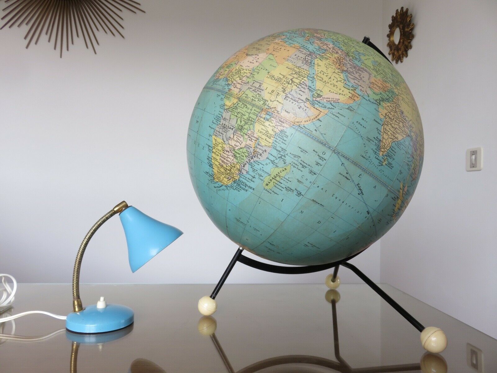 Terrestrial globe Taride 42 centimeters year 1965