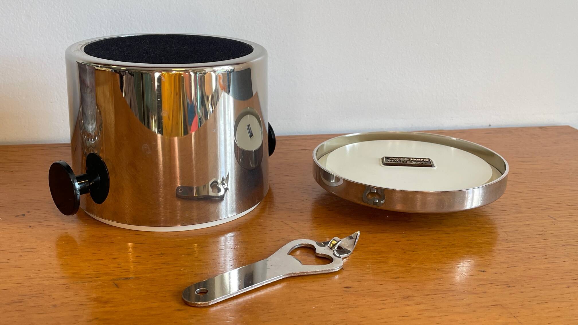 Ice cube tray by freddo therm - swiss patent international