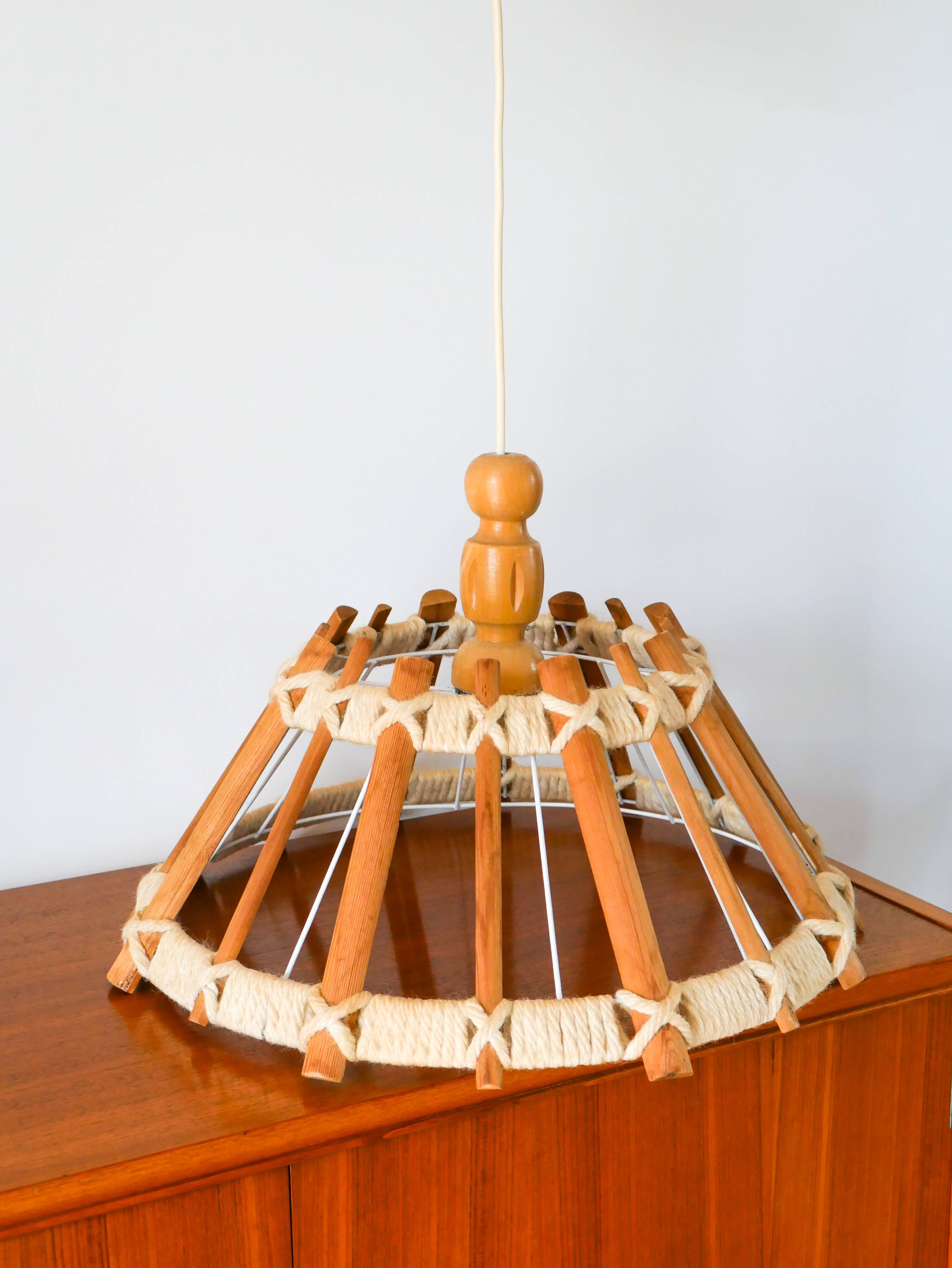 Scandinavian pendant light in wood and rope, 1960