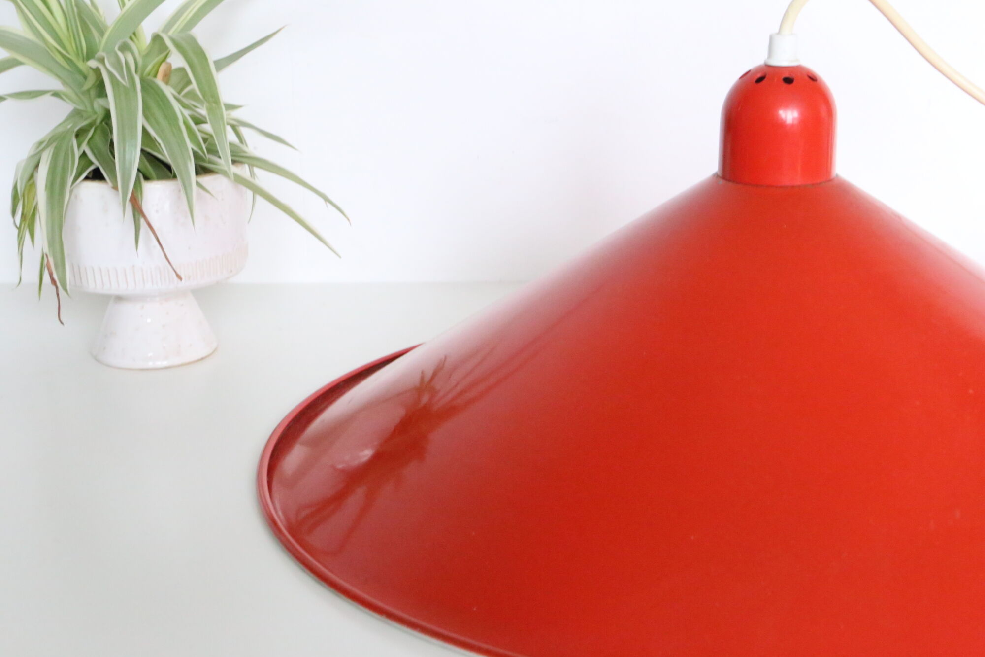 Suspension in red industrial enamelled metal, vintage