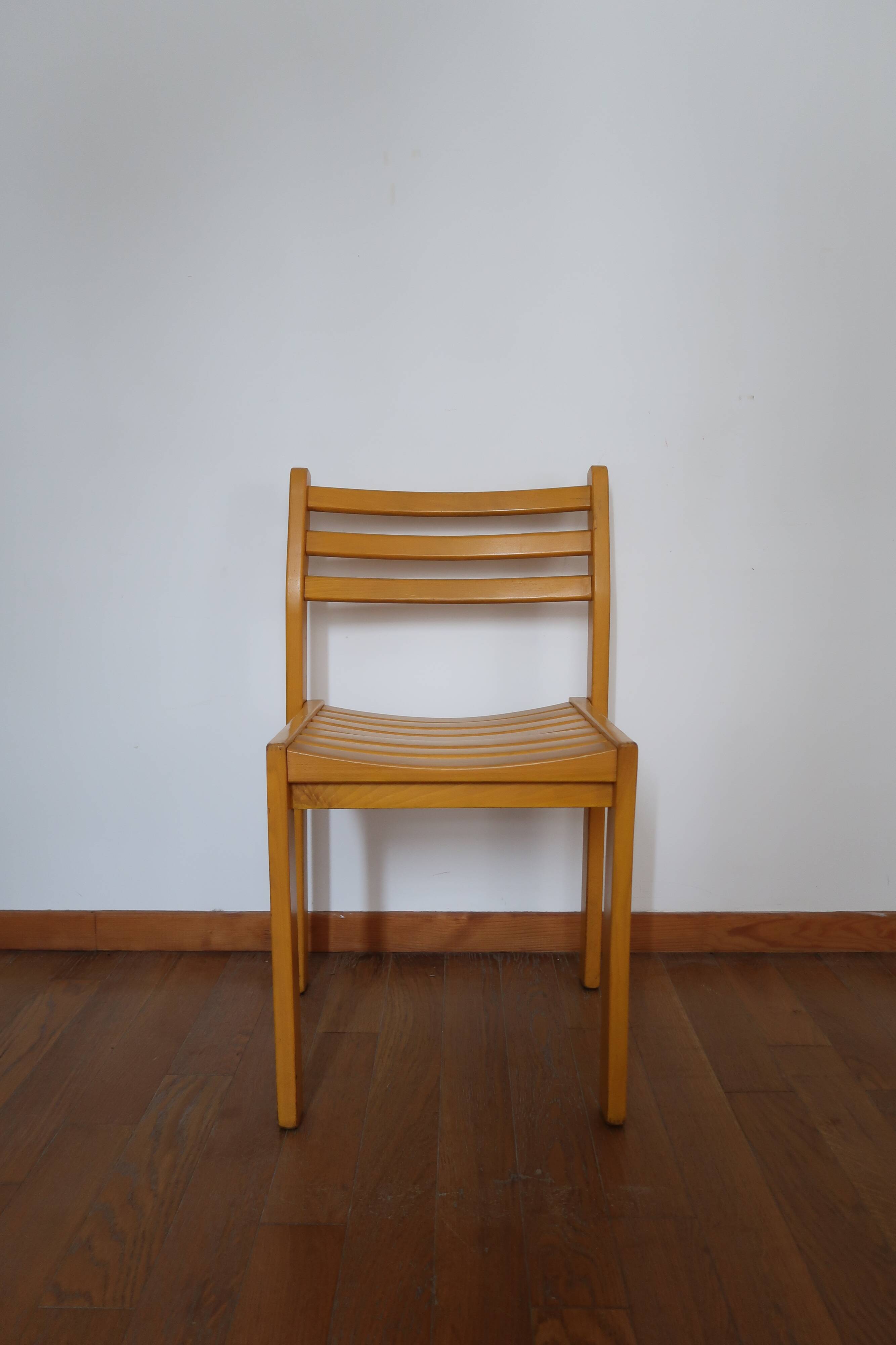 6 stackable wooden chairs