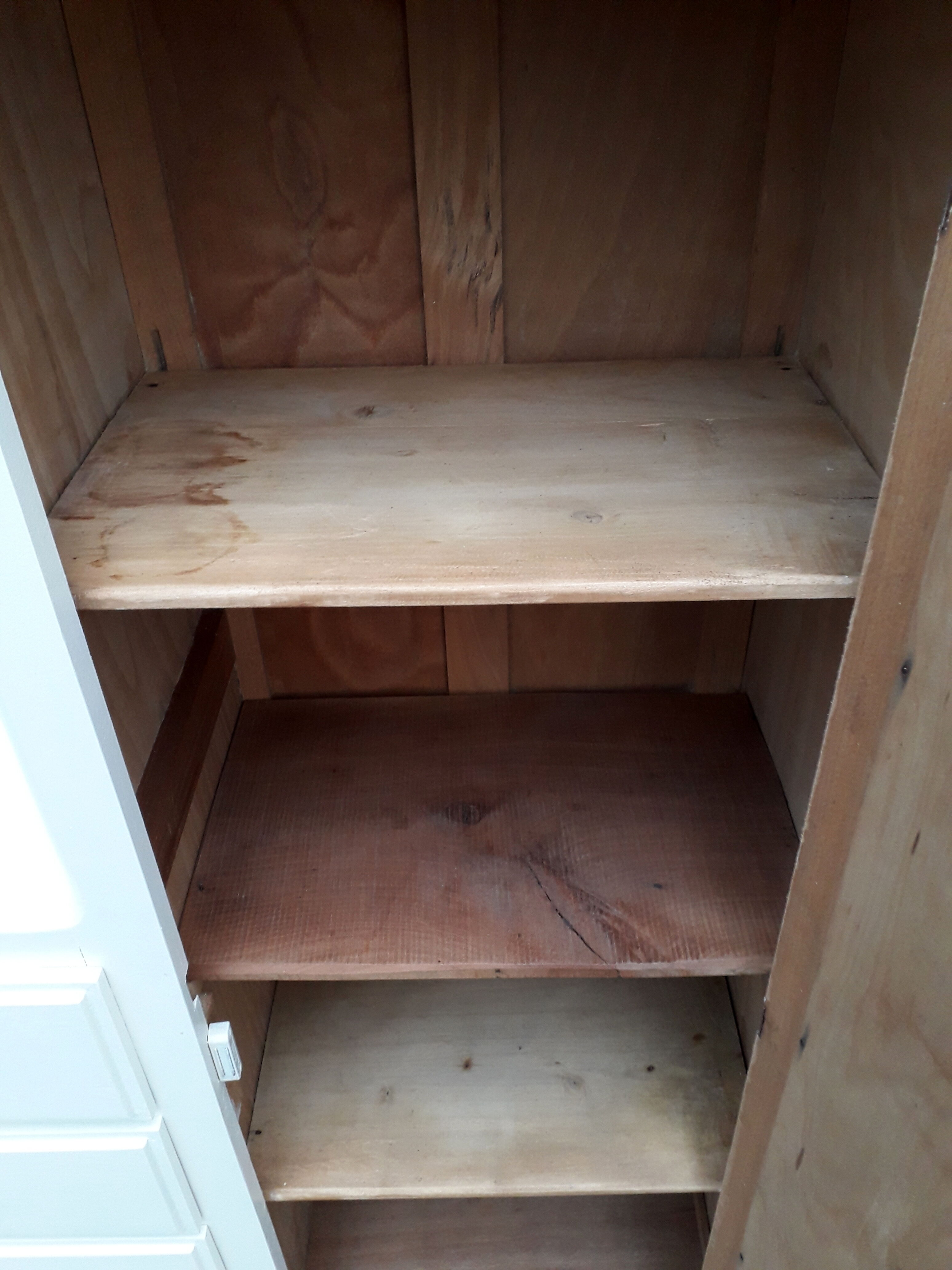 Asymmetrical cabinet
