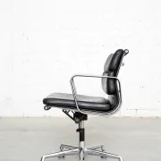 Chaise Soft Pad EA 217 de Charles et Ray Eames pour Vitra