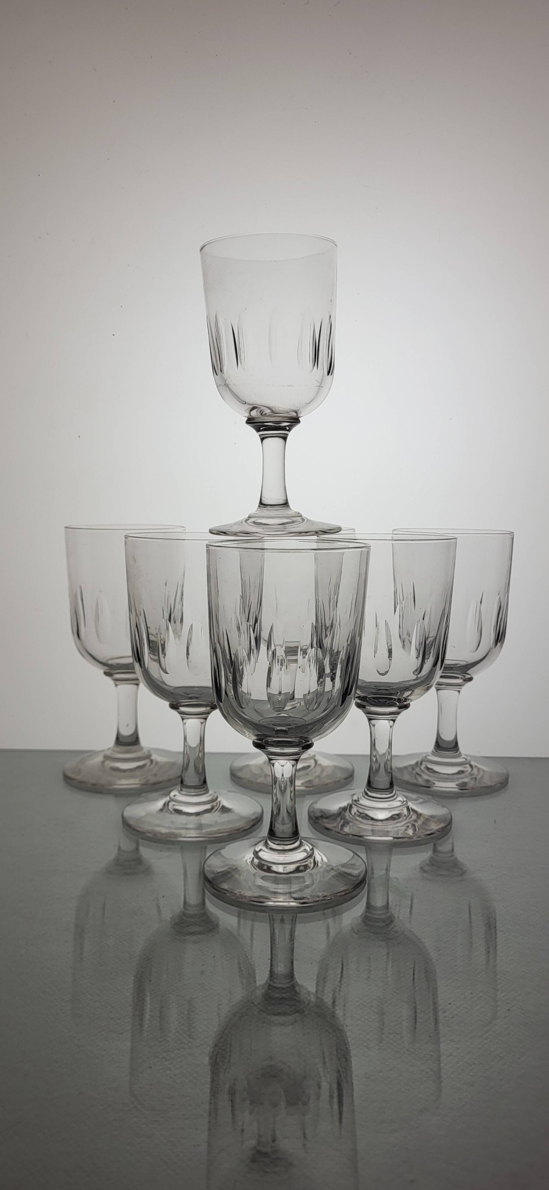 7 Art Deco wine glasses from the 1930s