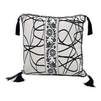 Square cushion, cover and insert, black and white. Ella model.