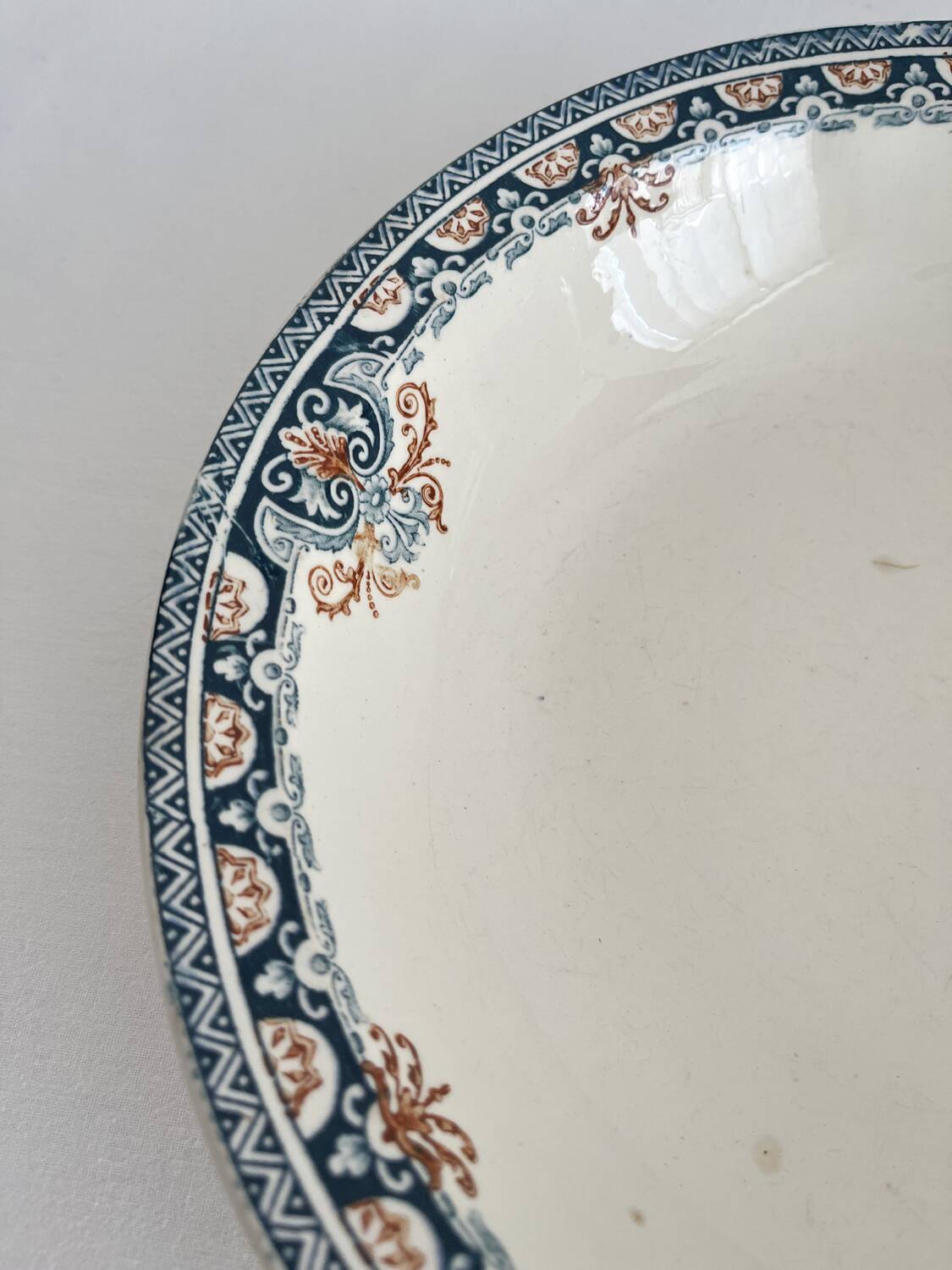 Round hollow salad bowl in ironstone “Diderot” Longwy