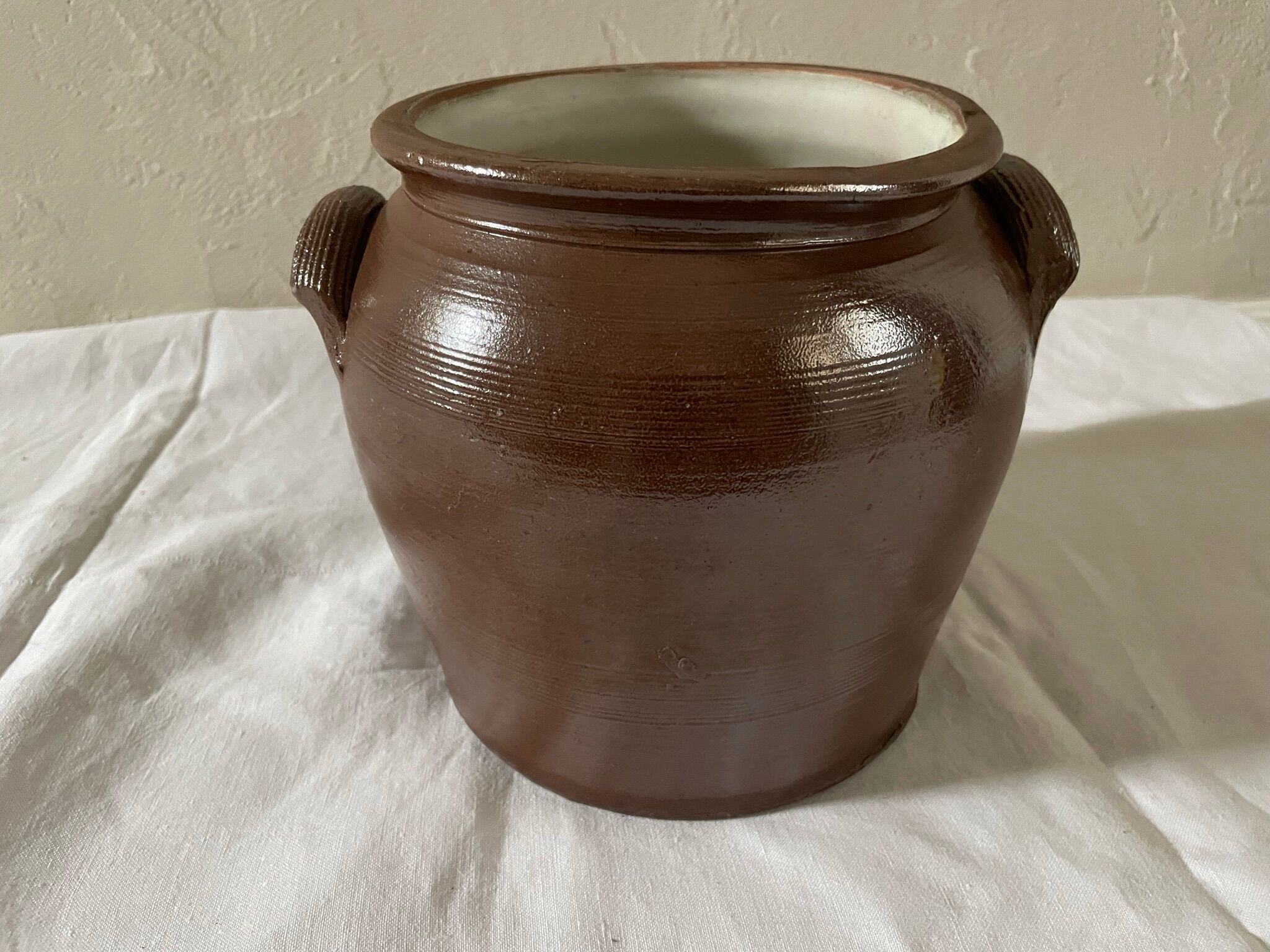 Stoneware pot