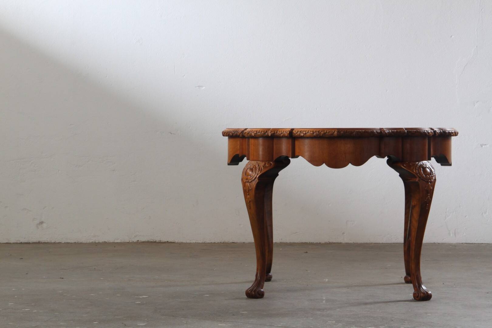 Vintage Figured Burr Walnut Pie Crust Coffee Table, 1920s