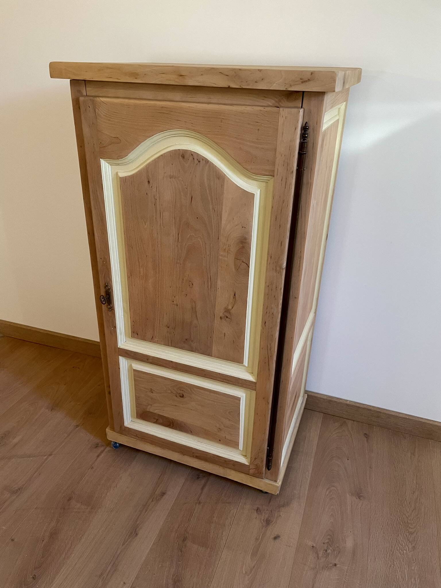 Meuble Hifi ou confiturier