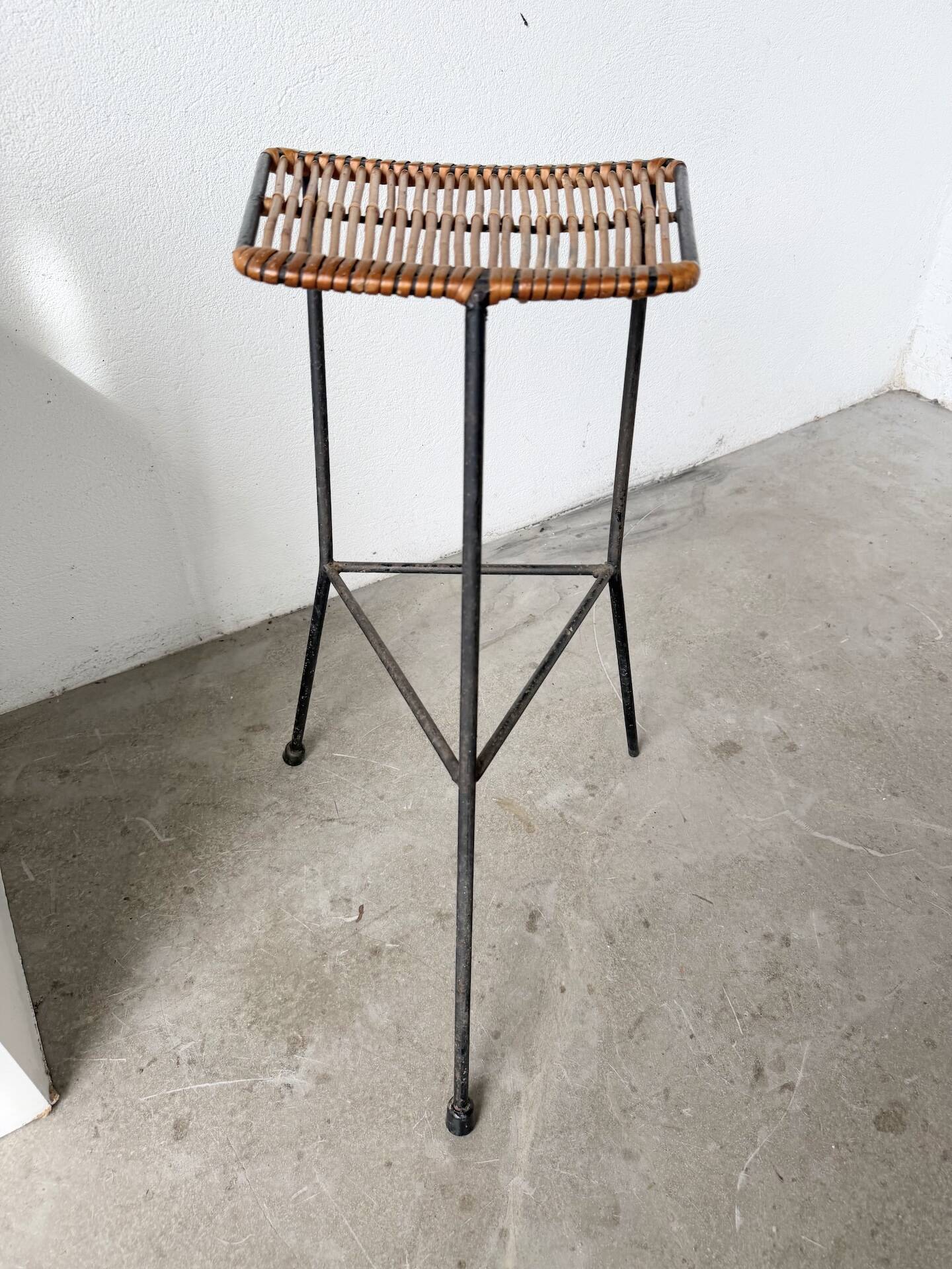 Wicker and metal stool Dennis Lennon 1950