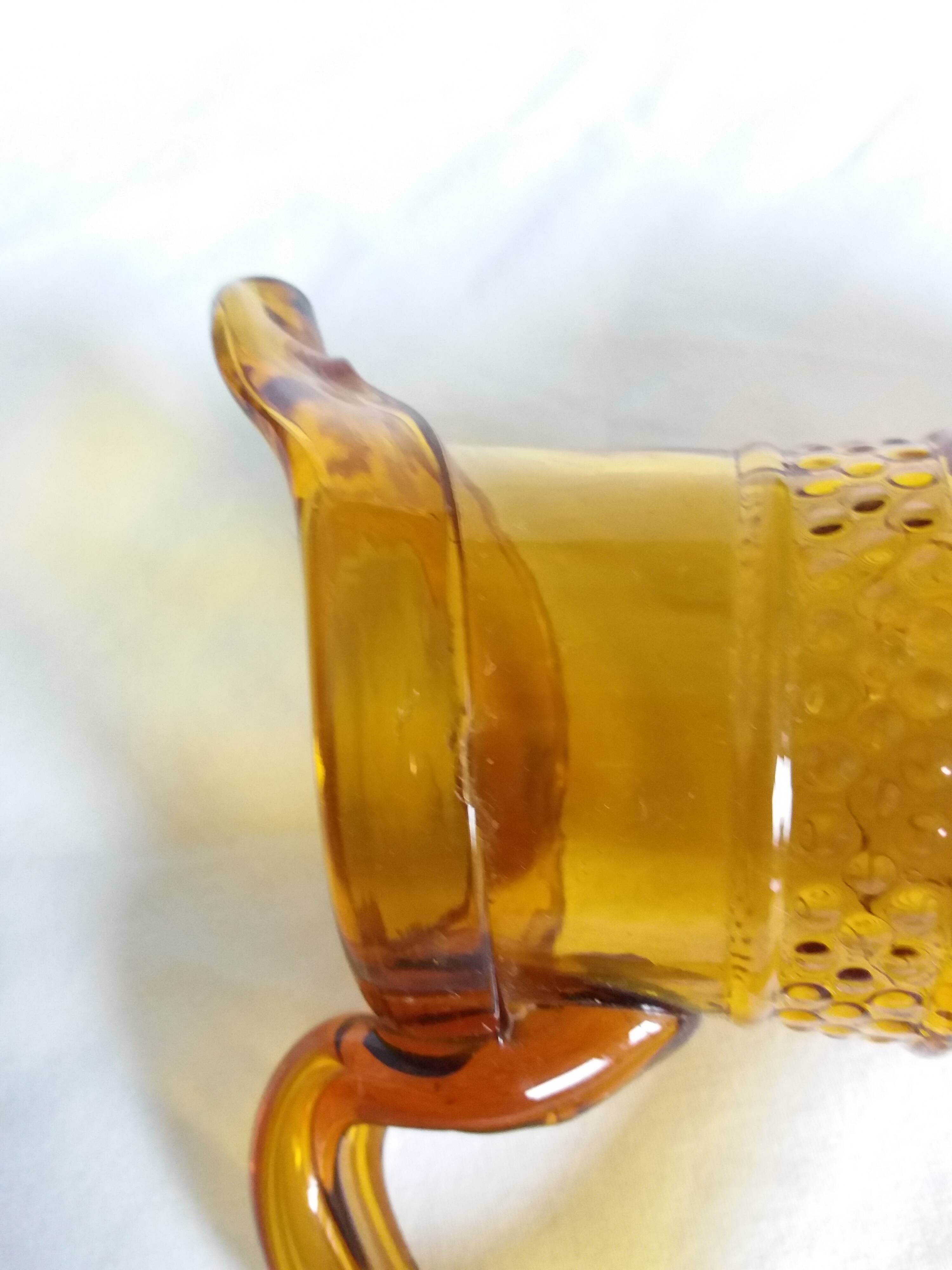Pichet en verre ambré