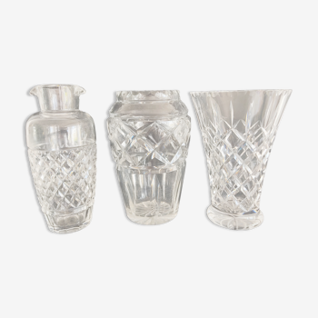 Ensemble de trois vases en cristal et en verre