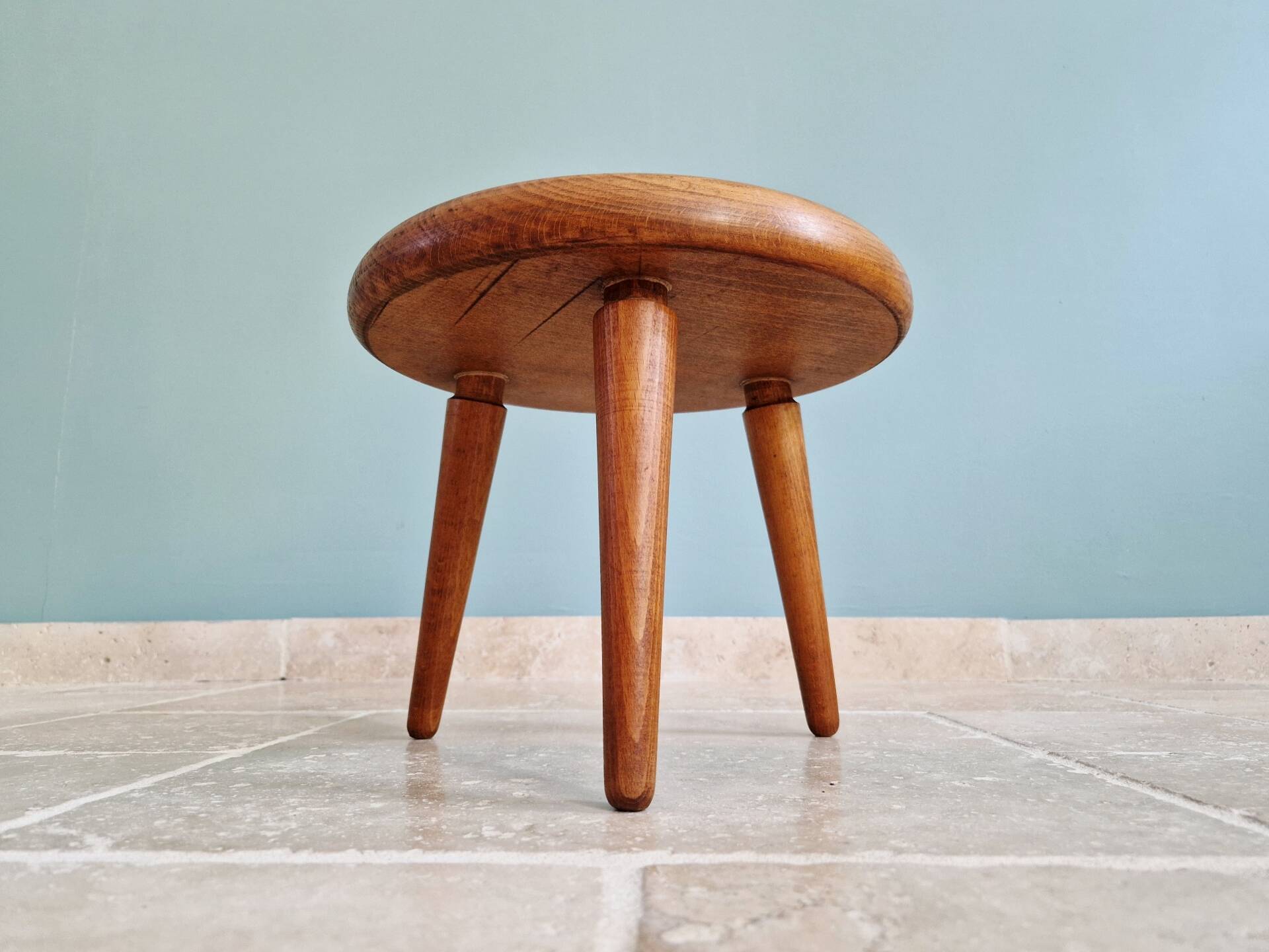 Modernist tripod stool in solid wood, 1950s