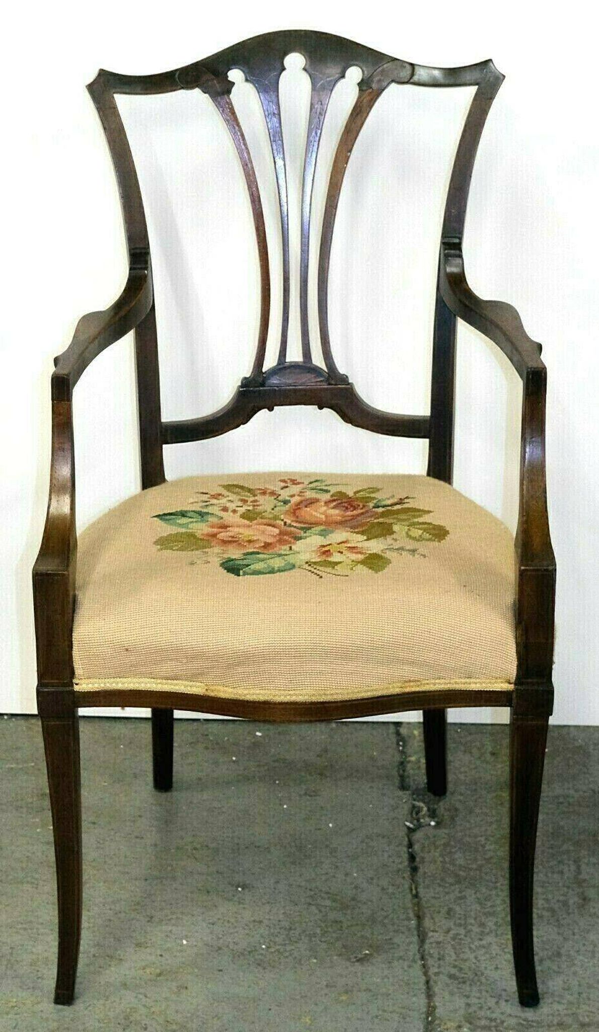Fauteuil en bois dur Hepplewhite sur pieds délicats avec siège d'origine