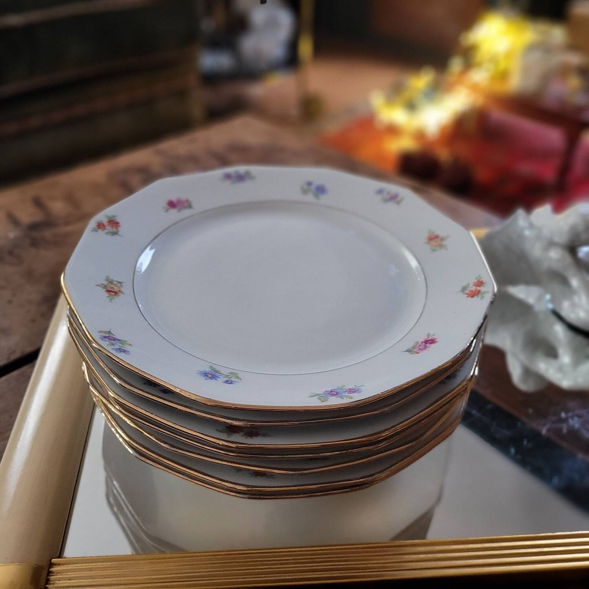 Twelve-panel floral plates

1960s.