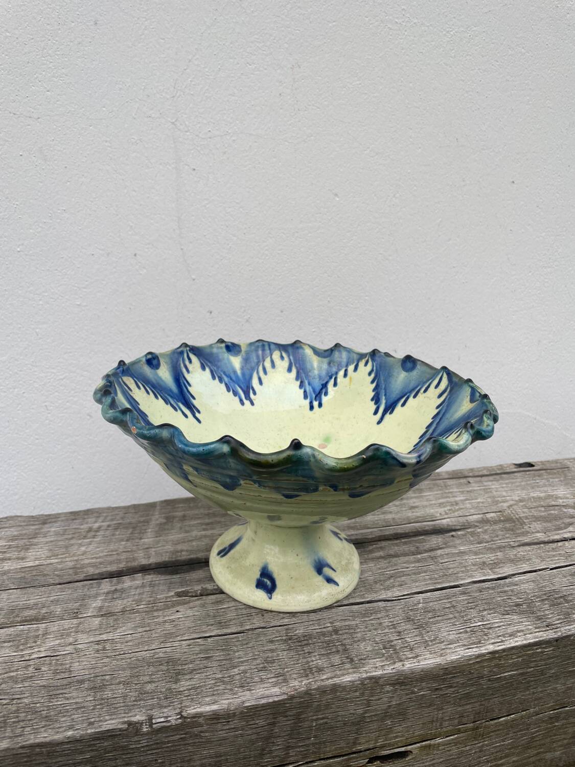 Ceramic fruit bowl on foot