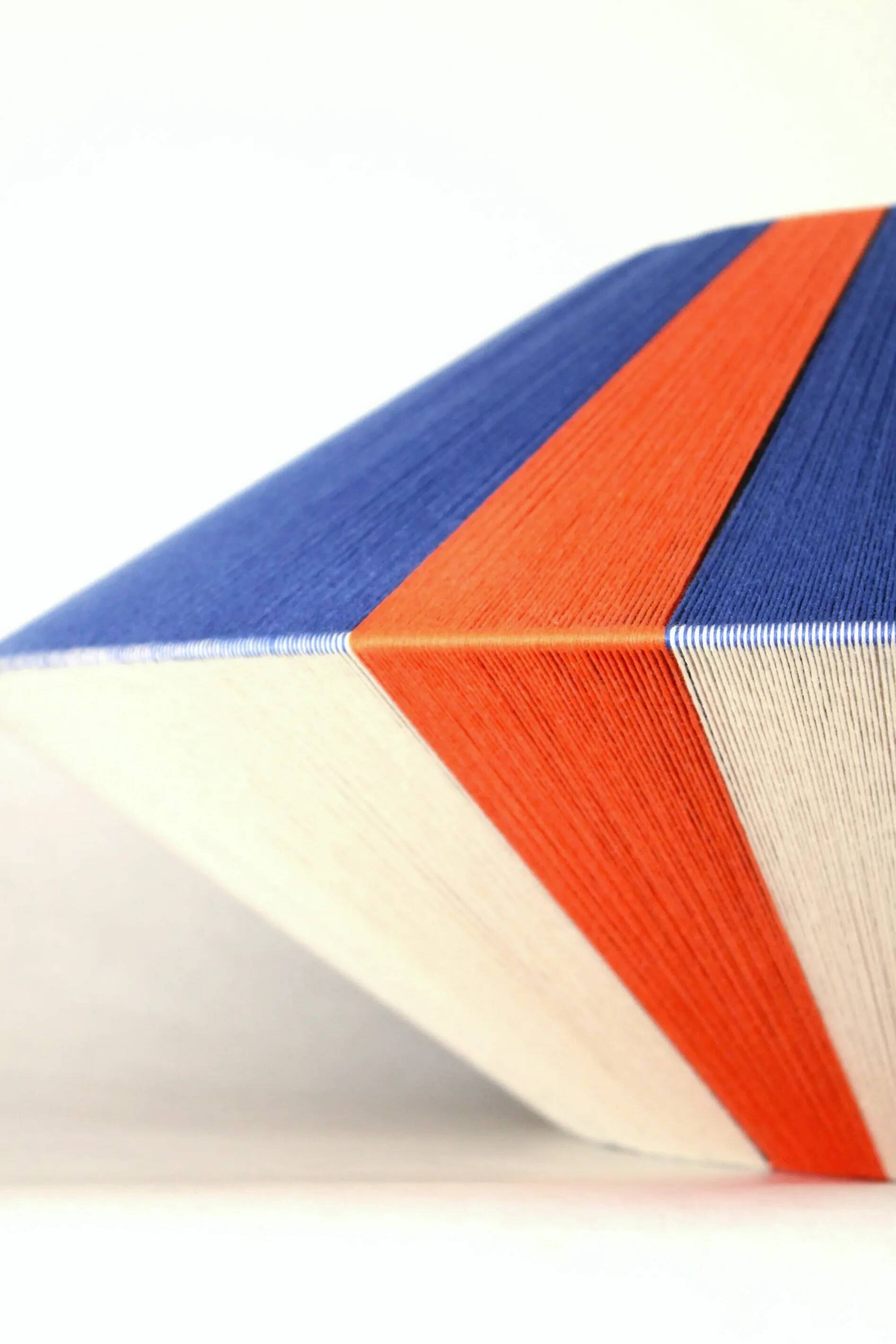 The Céleste electric blue orange suspension