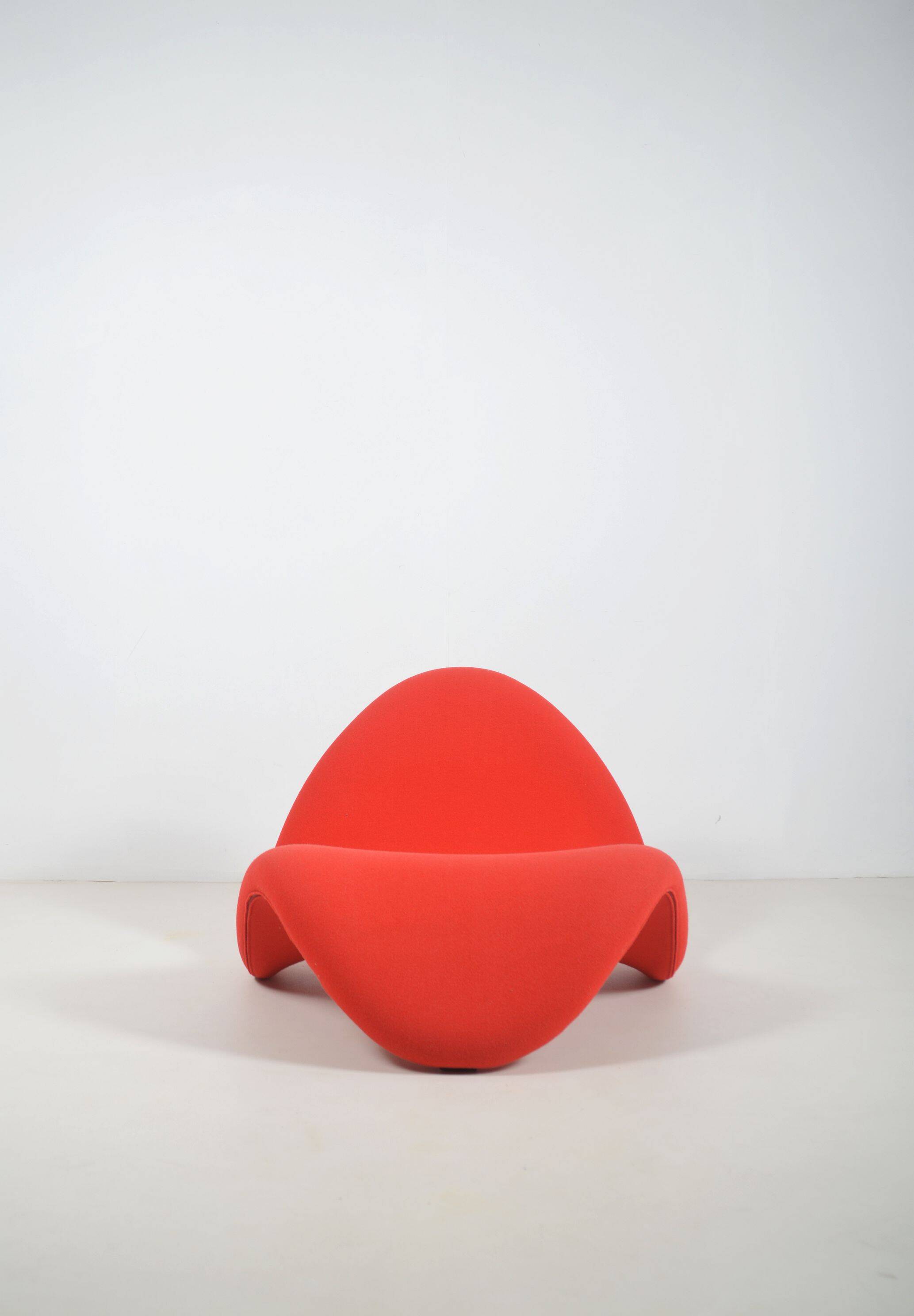 Red F577 Tongue designed by Pierre Paulin for Artifort