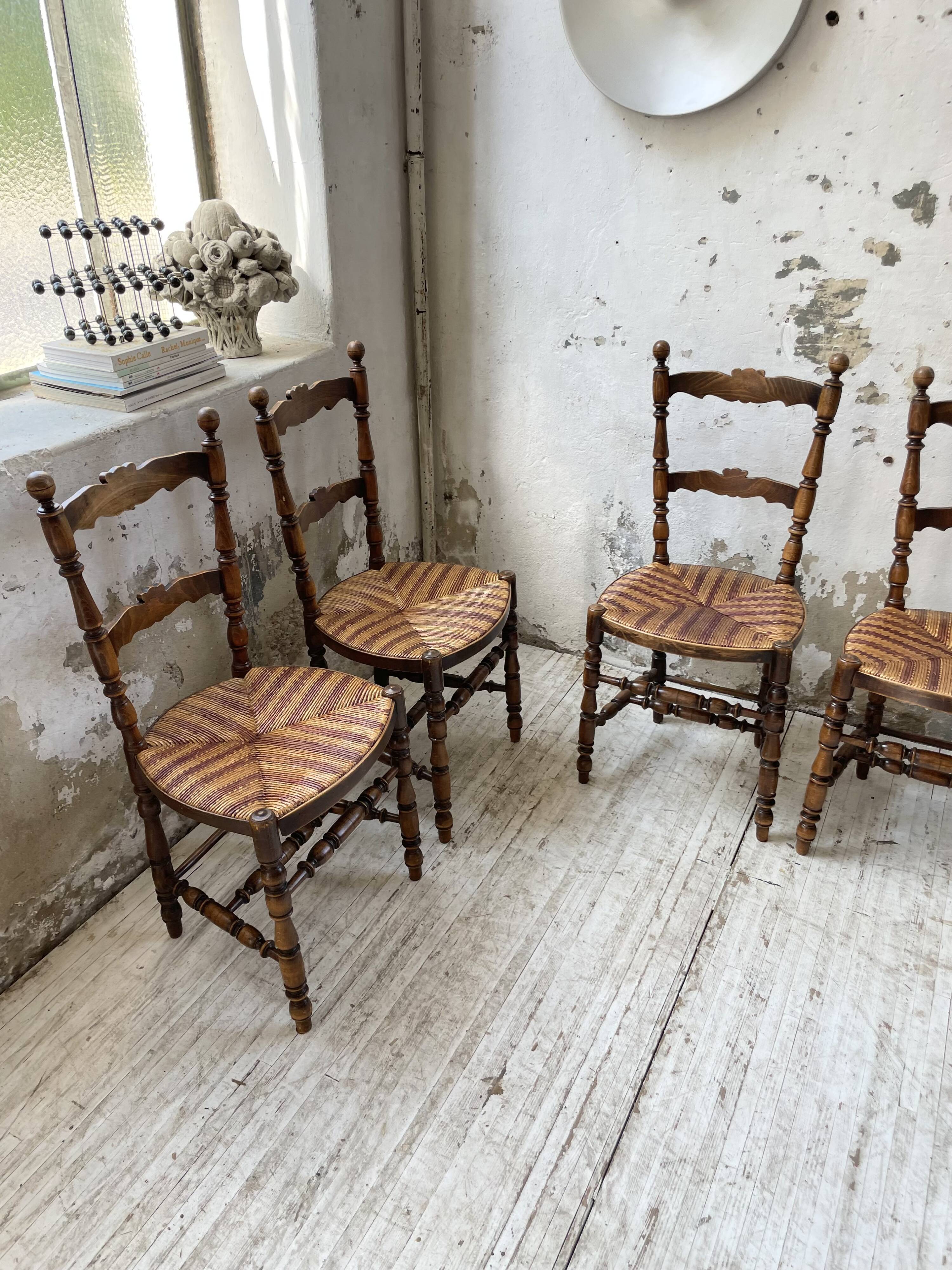Set of rustic Provençal mulched chairs
