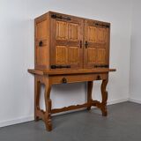 Meuble bar espagnol en chêne sculpté