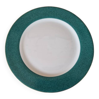 Assiette plate en porcelaine de Limoges et décorée à la porcelaine de Sologne