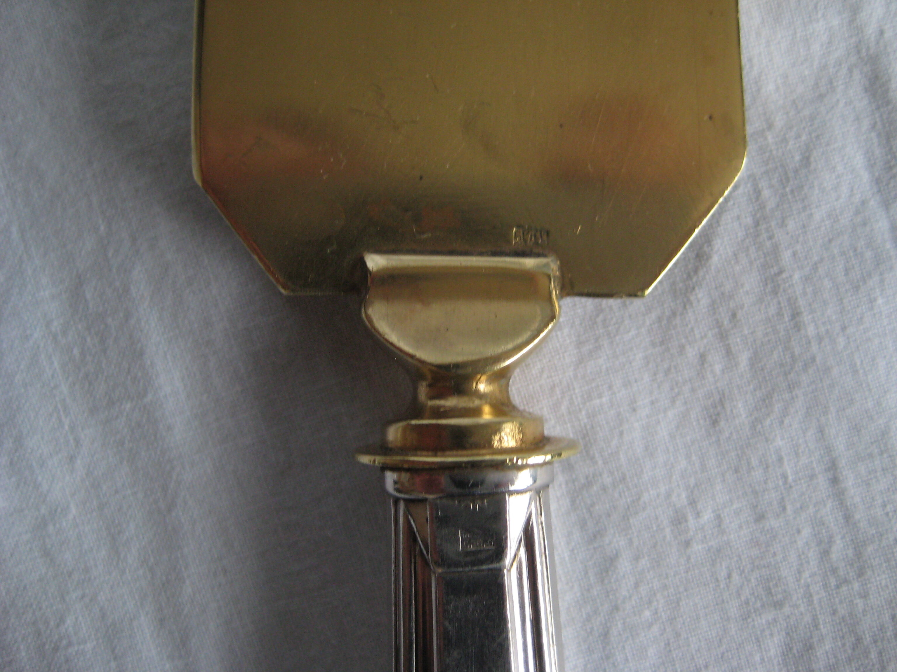 silver metal knife and cake shovel