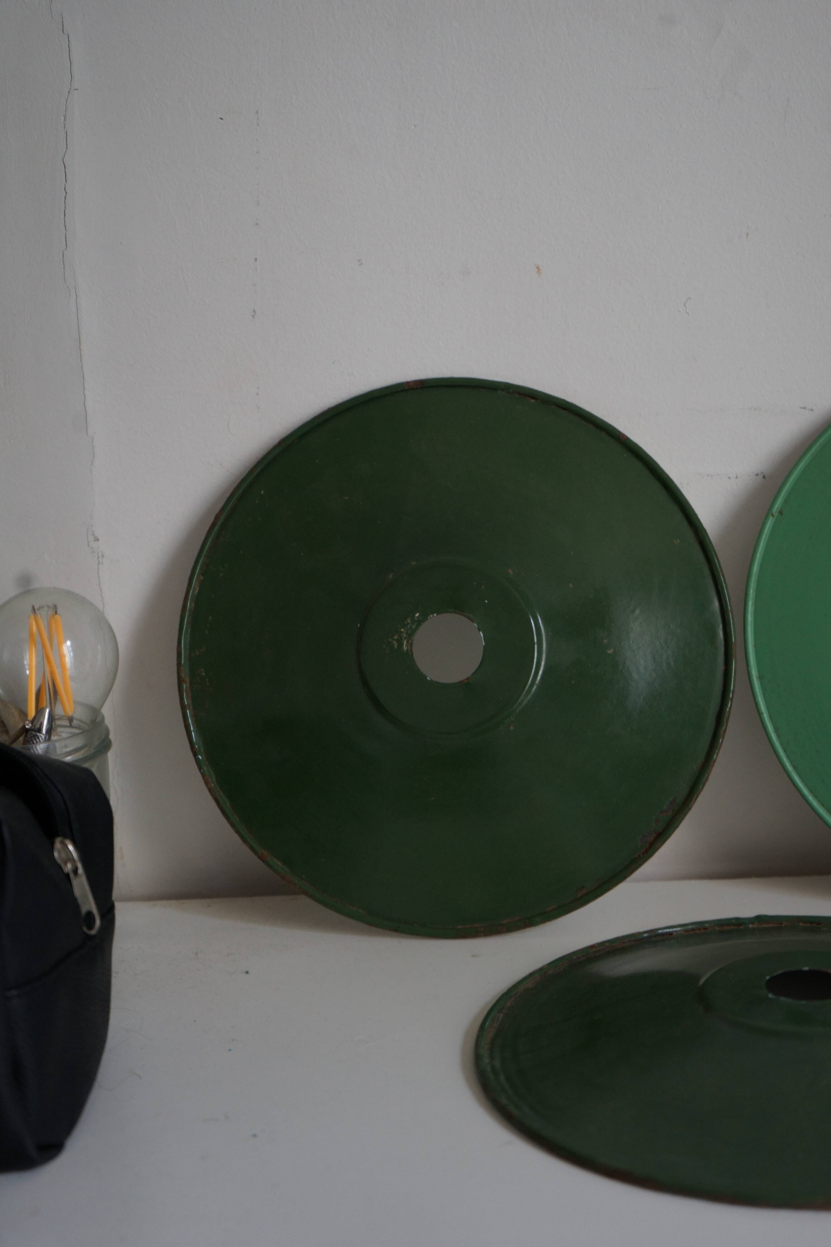 Set of 3 suspensions in old industrial green enameled sheet metal
