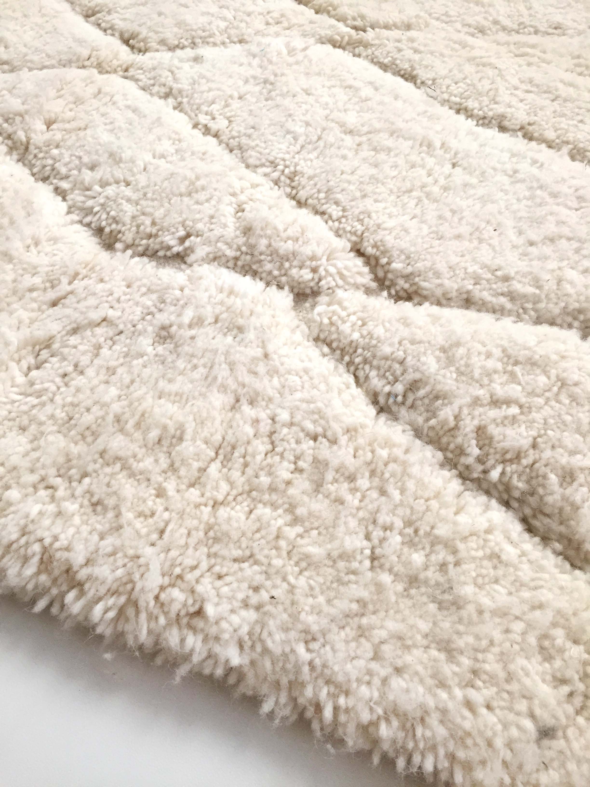 Moroccan Berber carpet Beni Ouarain ecru plain with engraved diamonds 247x154cm