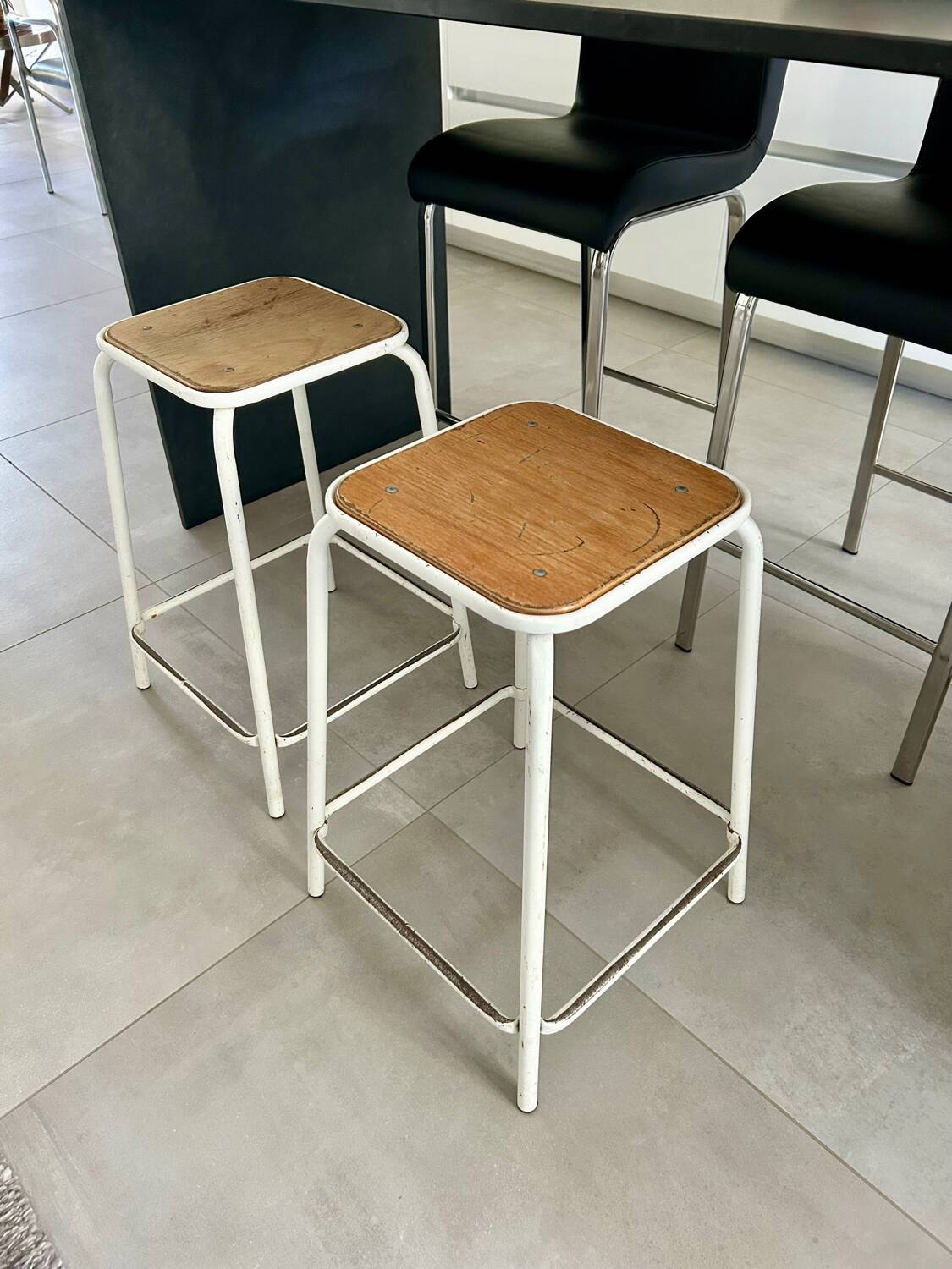2 snack stools from the 70s, metal and wood, good condition