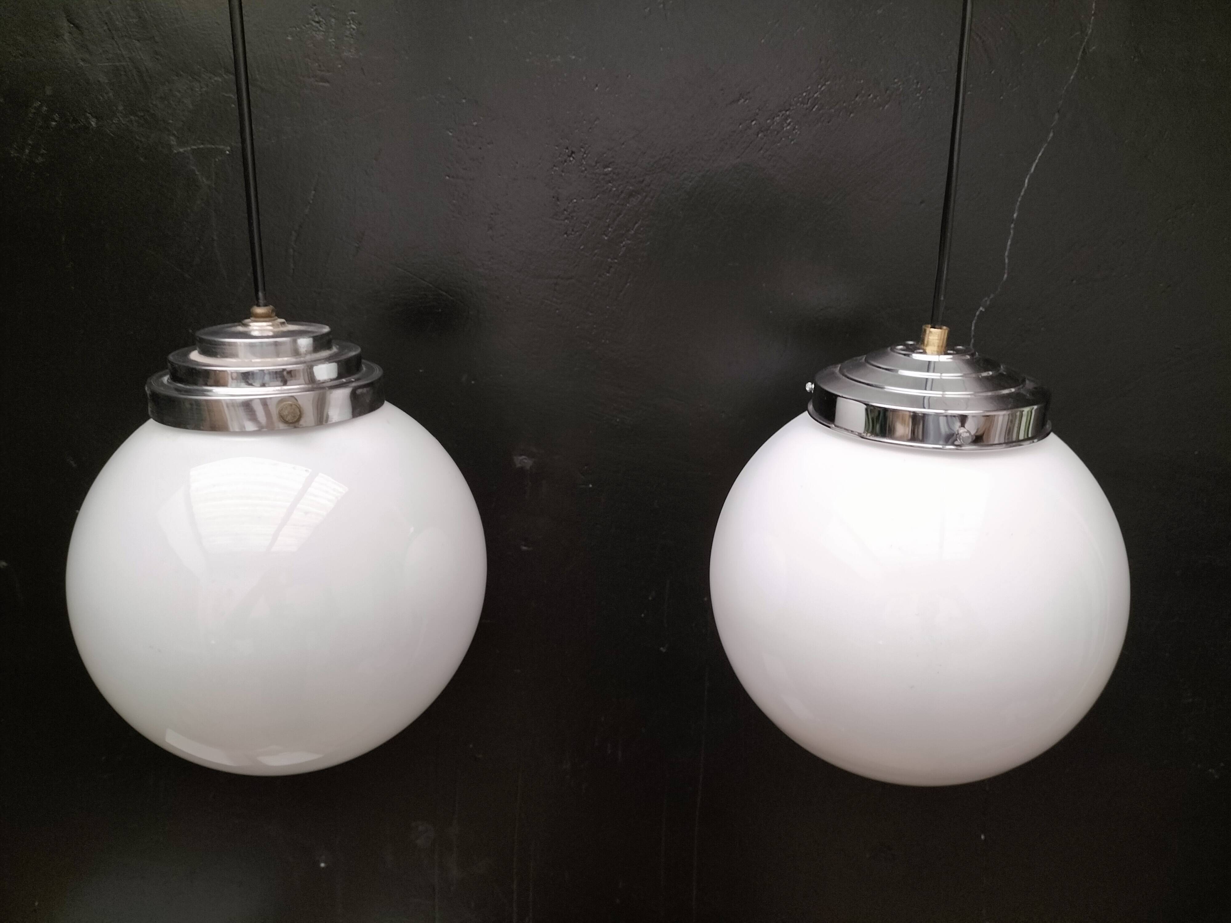 2 suspensions boules opalines
