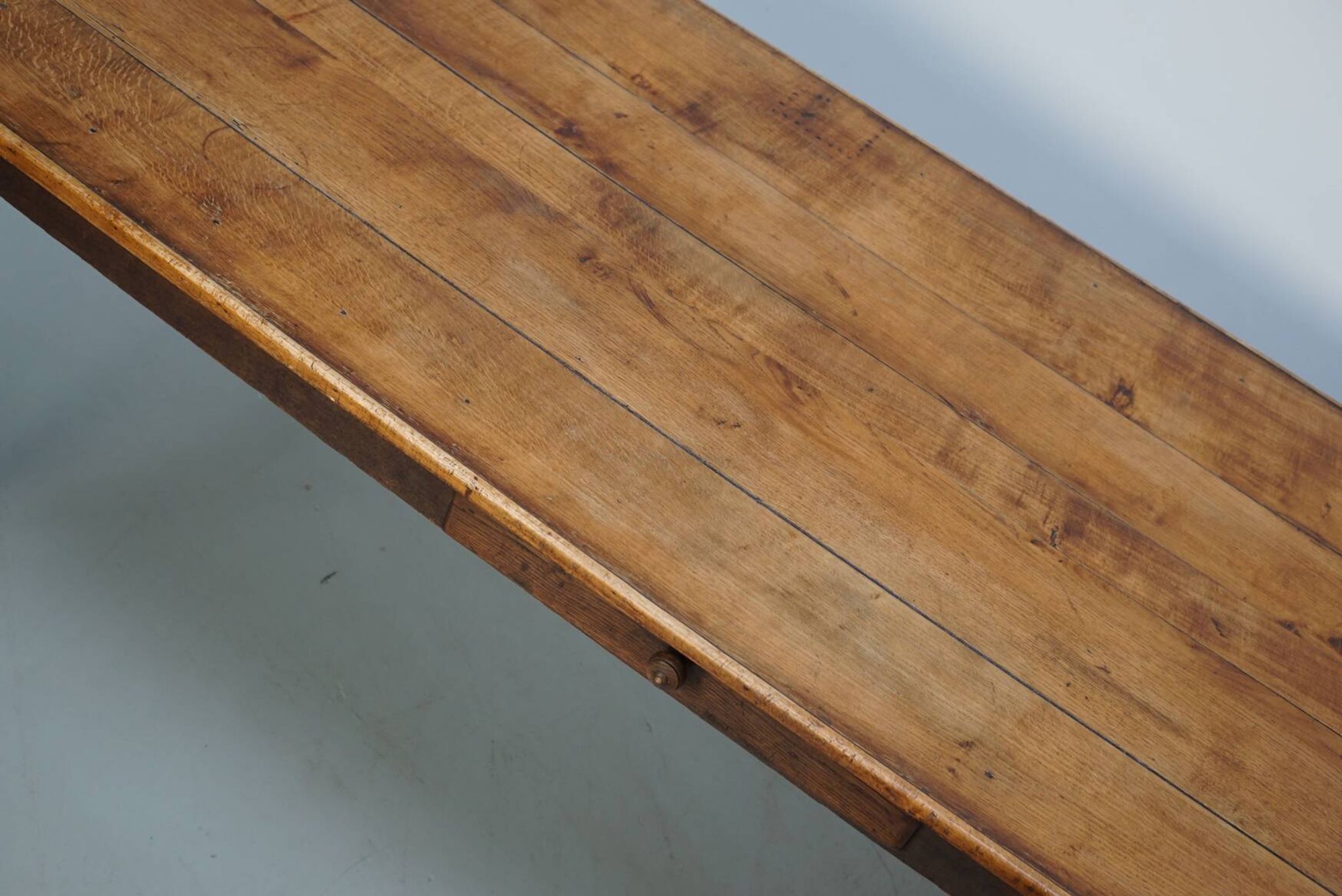 Table à manger en chêne de ferme rustique française du début du 20e siècle
