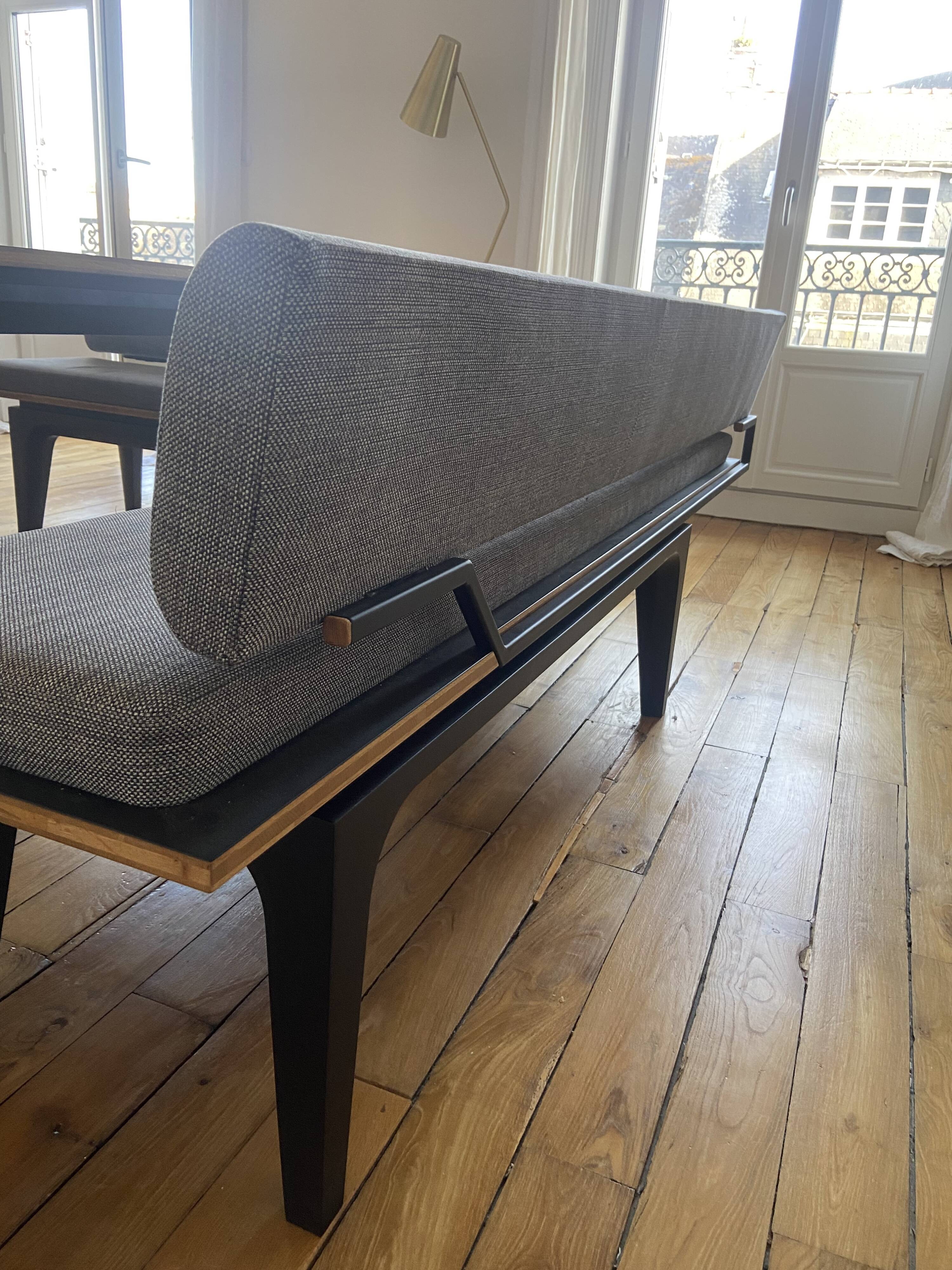 Vente : Table de salle à manger carrée sur mesure + banquette d'angle — lot