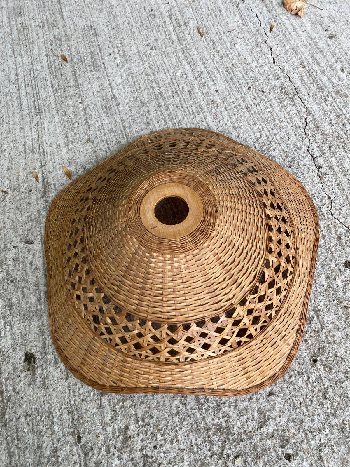 Vintage woven rattan pendant lampshade – Flower/wavy shape