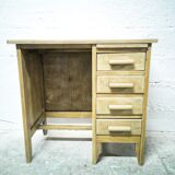 Child minister desk