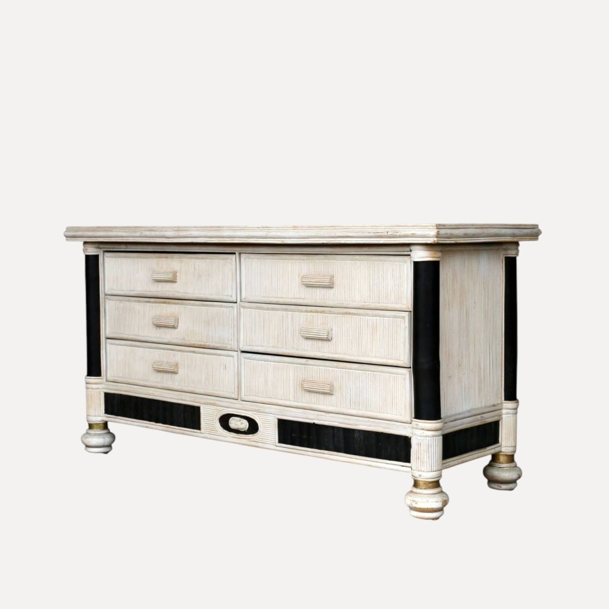 Une commode à 6 tiroirs, France, années 80.