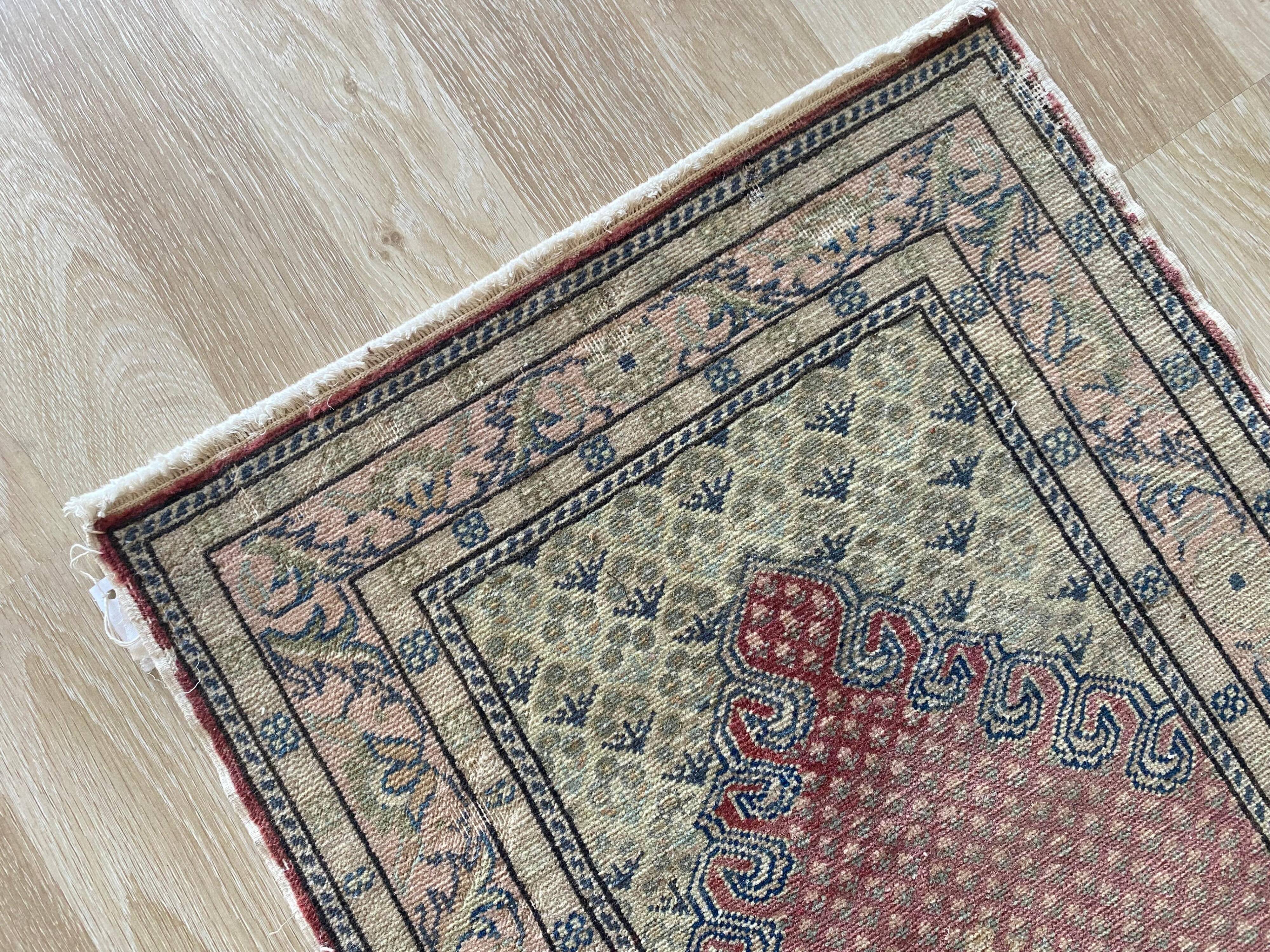 Small Vintage Rug – Hand-Knotted Turkish Rug 58x100 Cm