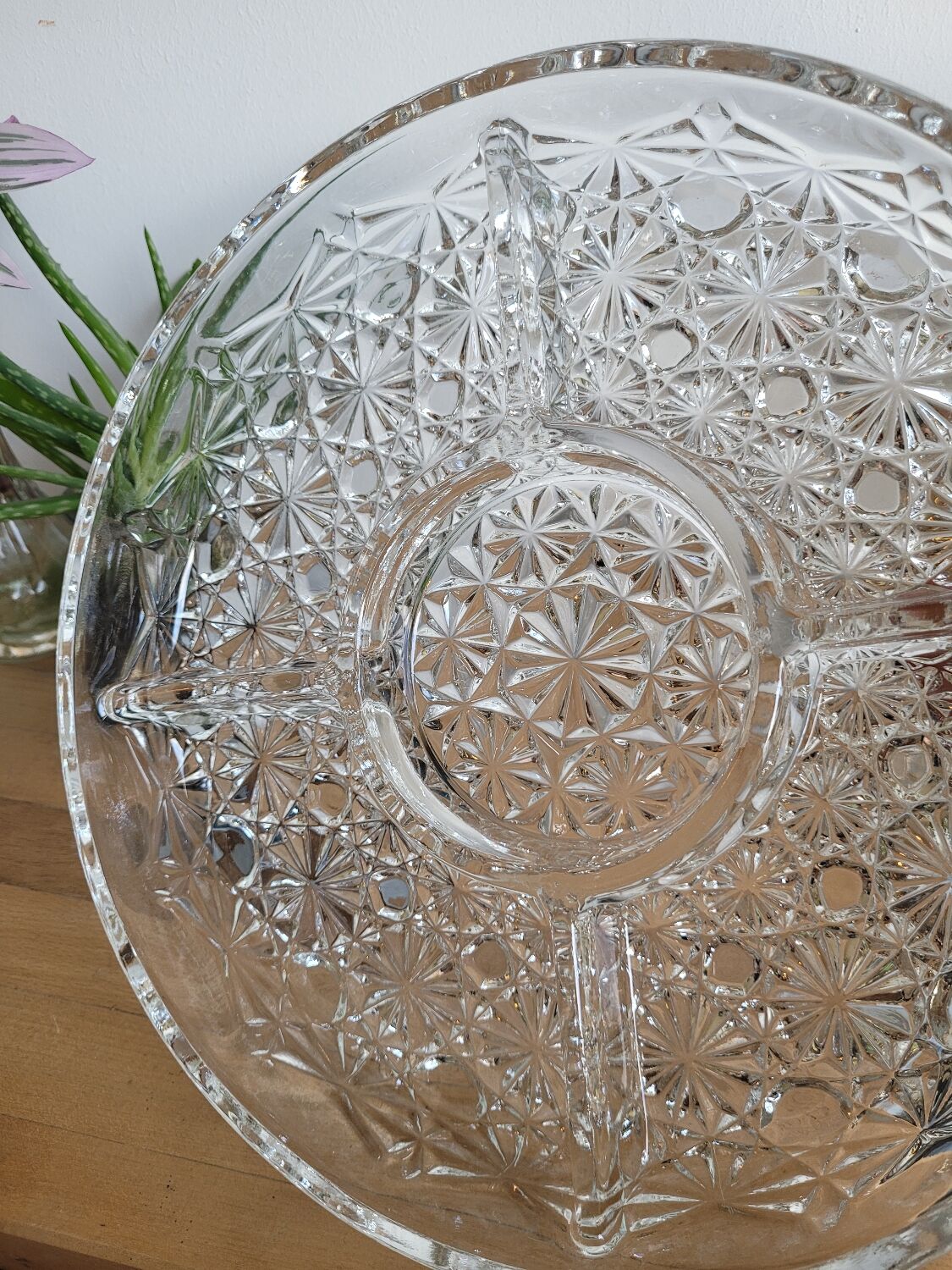 Serving dish in chiseled glass 5 compartments